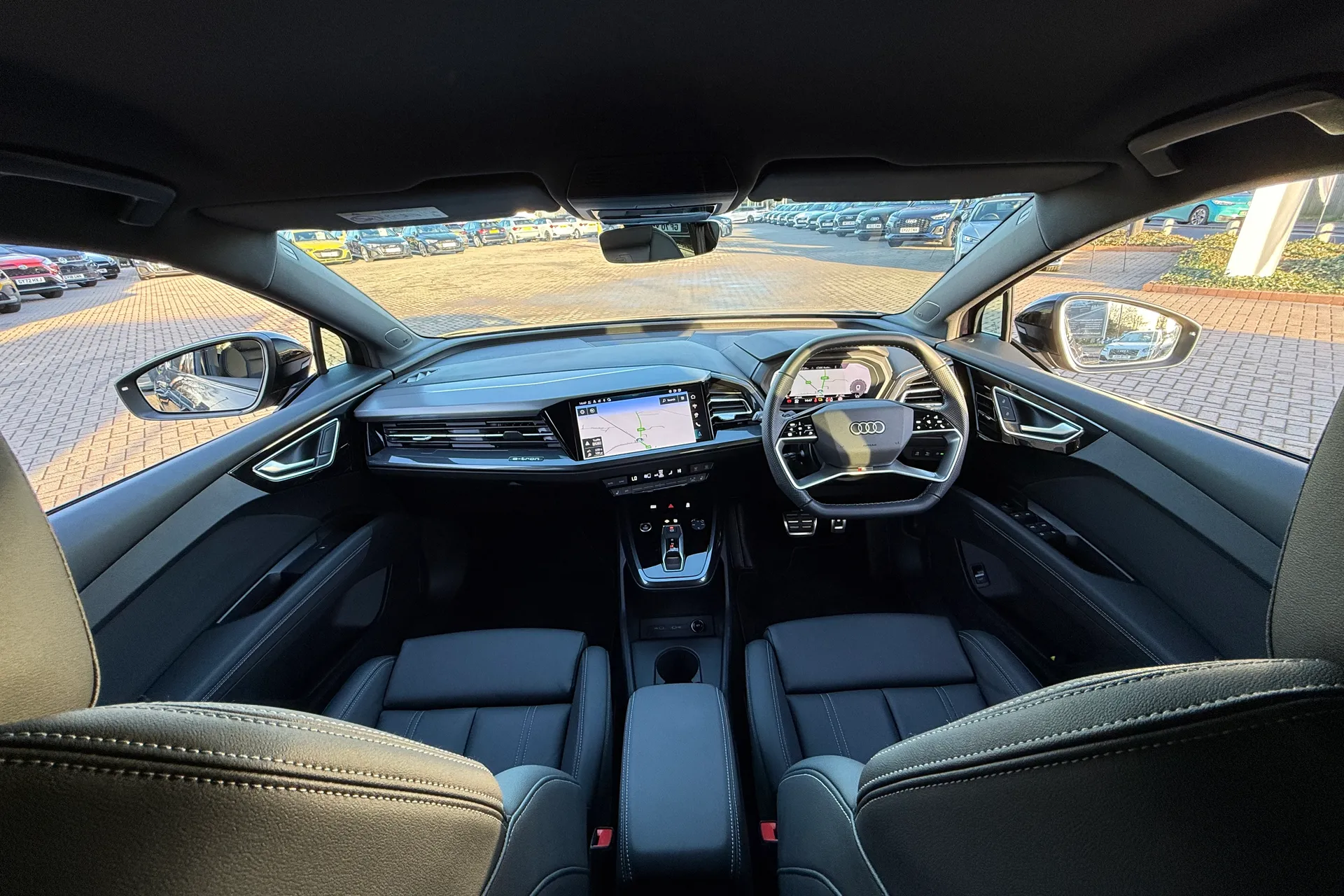 Audi Q4 e-tron thumbnail image number 3