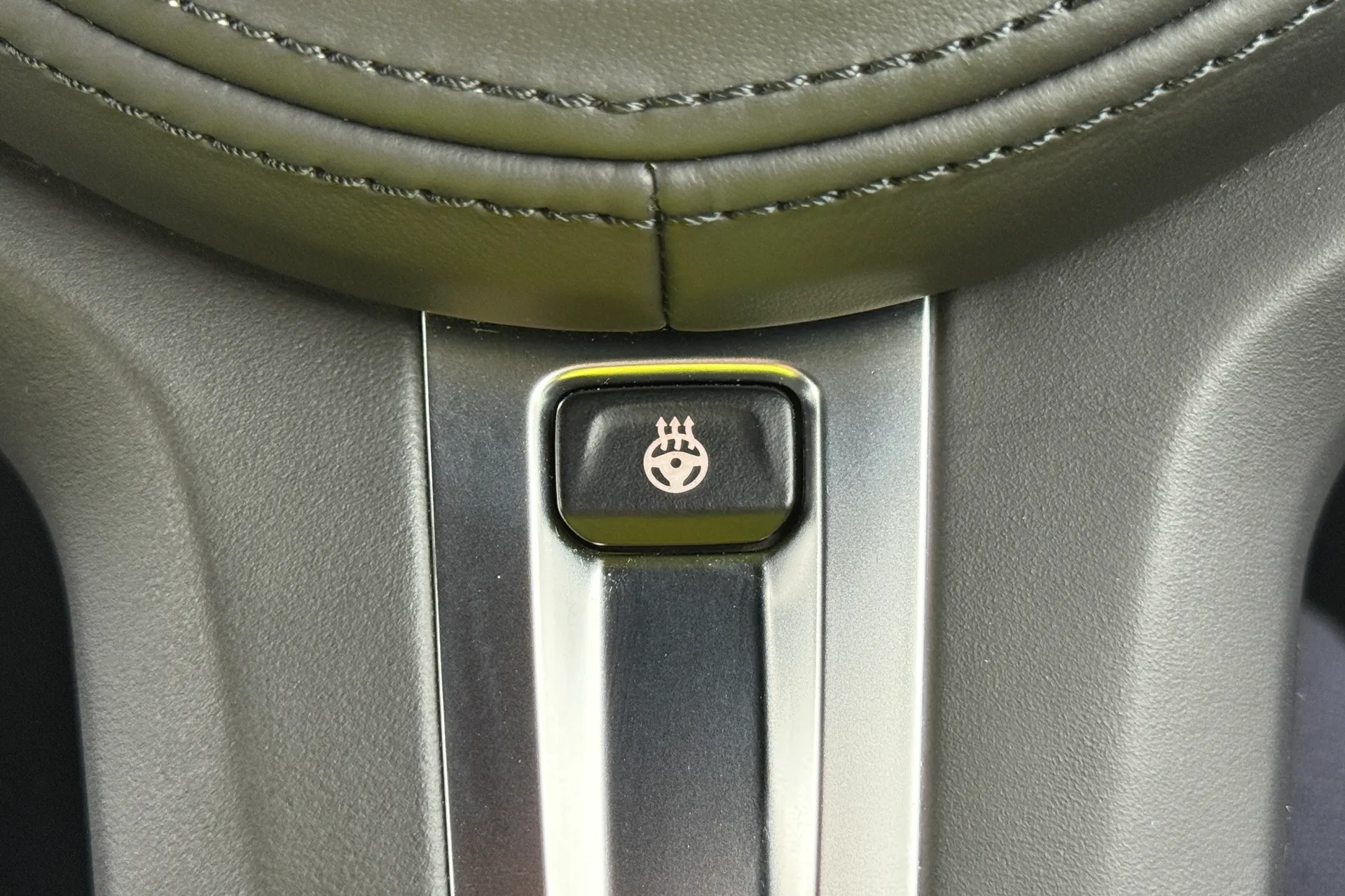 BMW 2 SERIES thumbnail image number 16