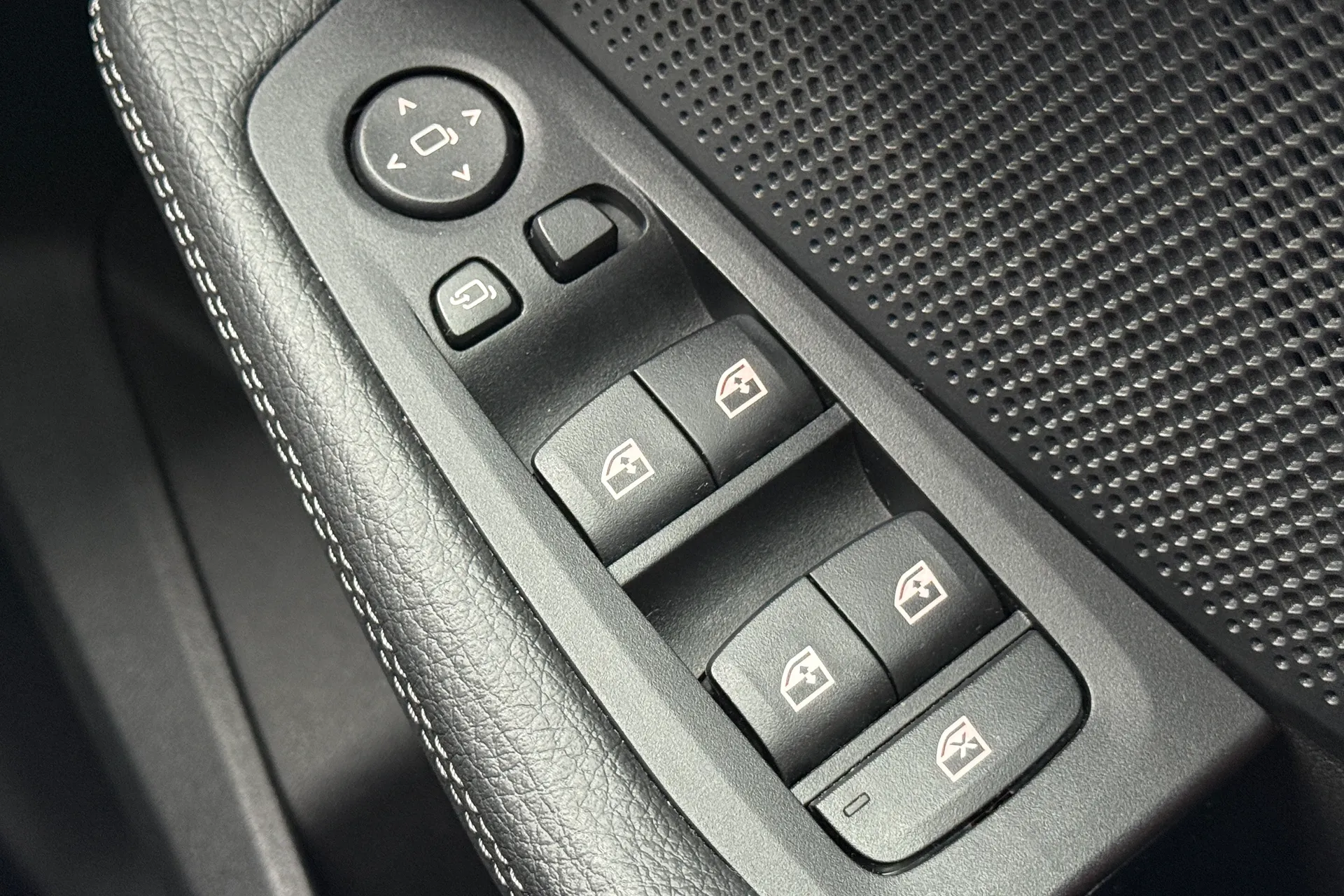 BMW 2 SERIES thumbnail image number 18