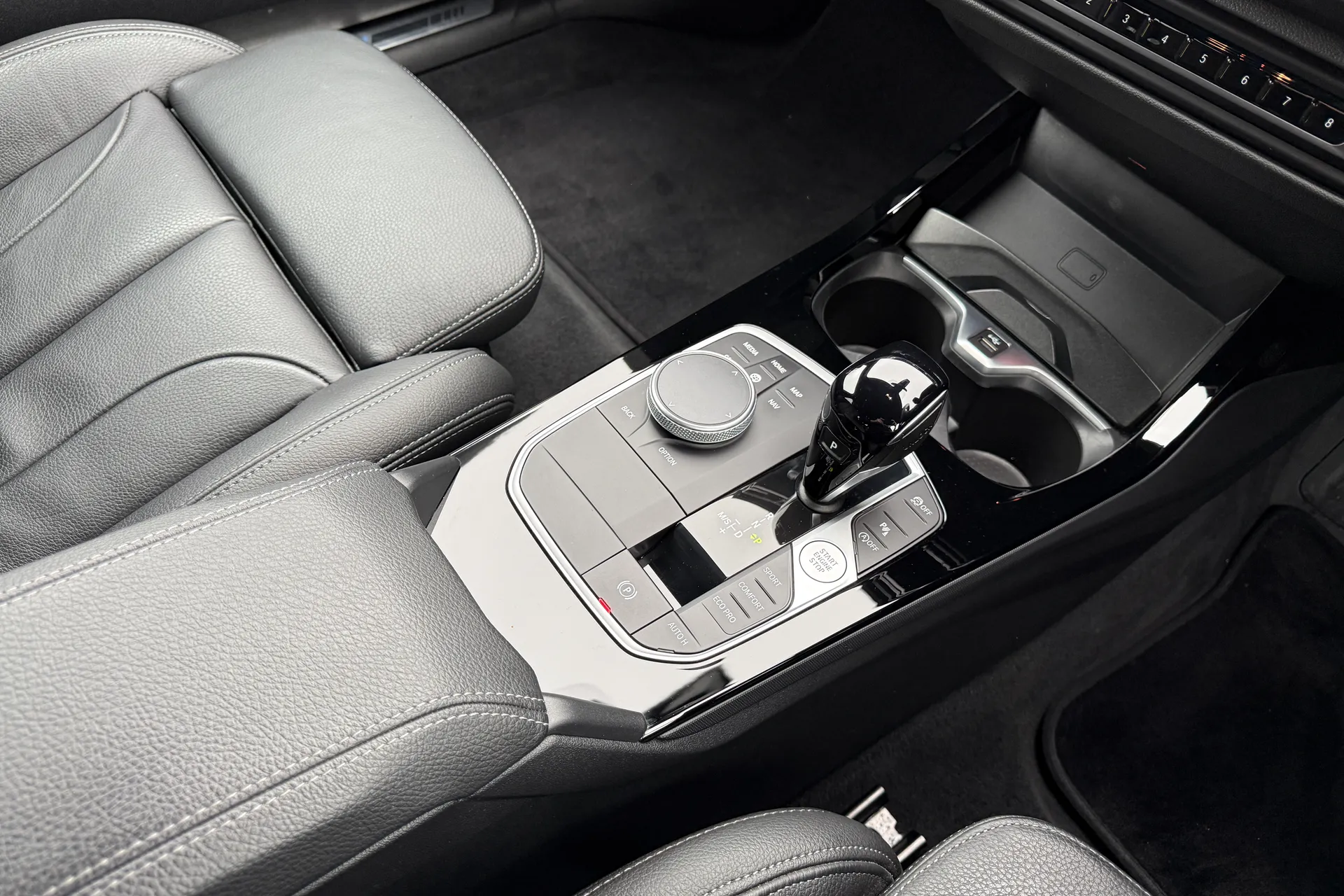 BMW 2 SERIES thumbnail image number 38