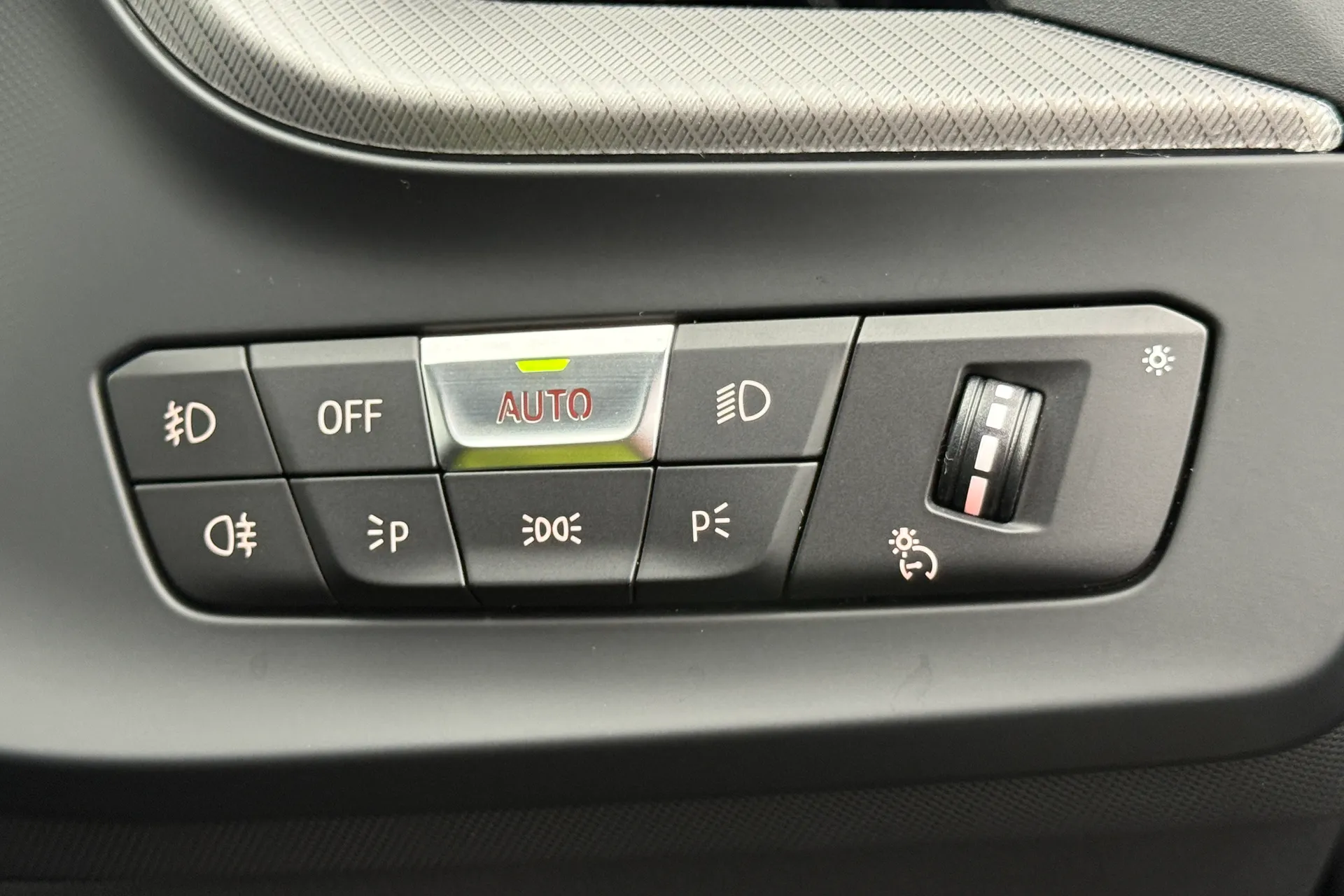 BMW 2 SERIES thumbnail image number 22