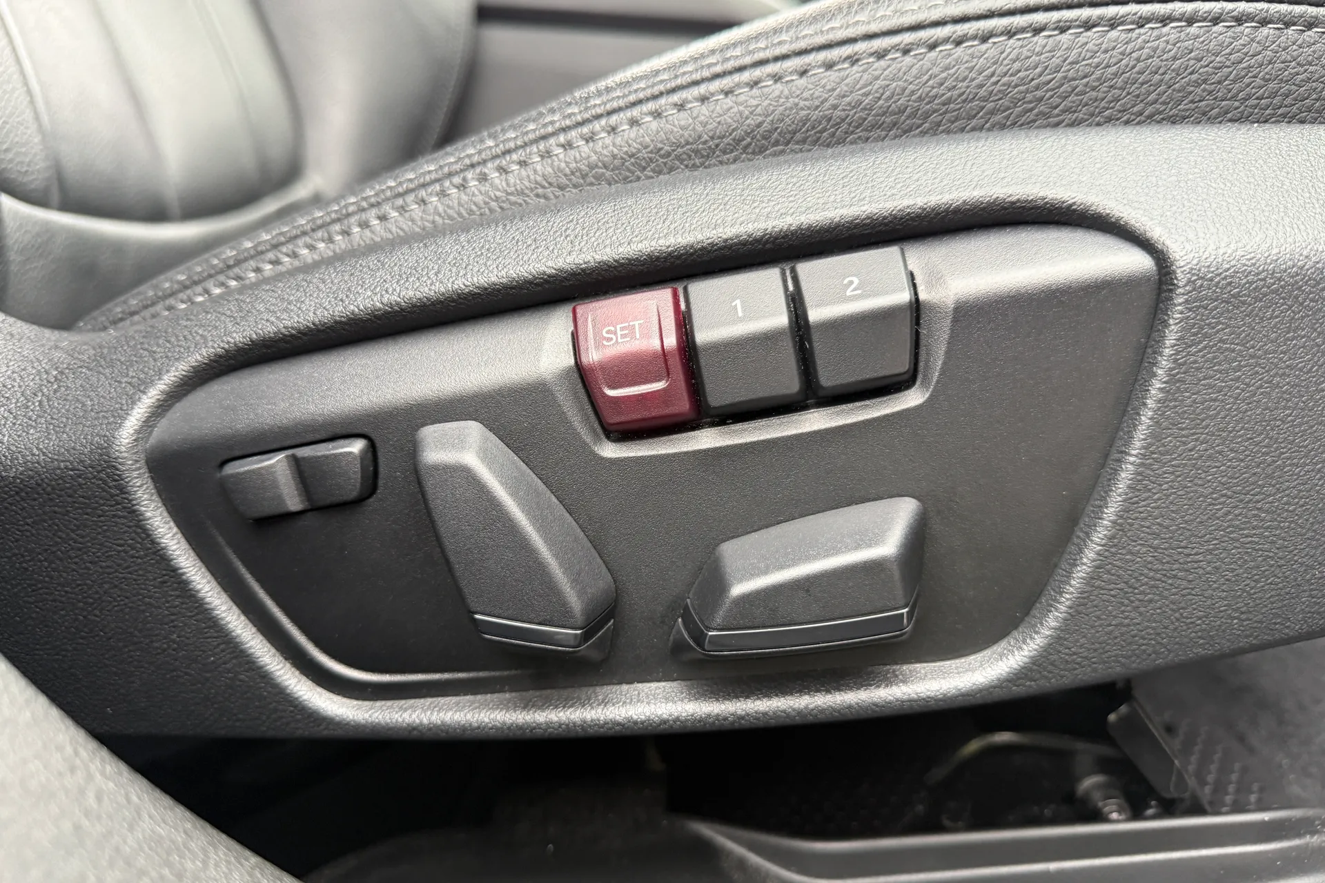 BMW 2 SERIES thumbnail image number 17