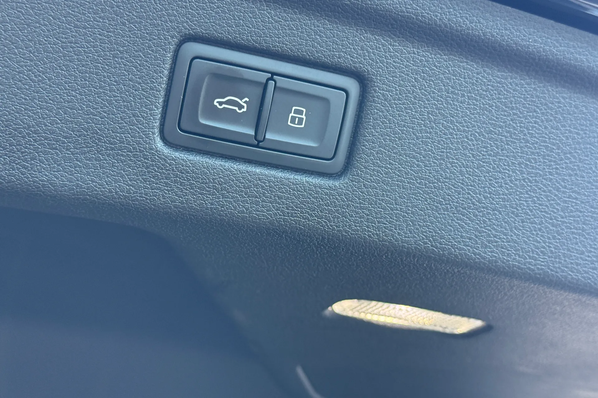 Audi RS5 thumbnail image number 35