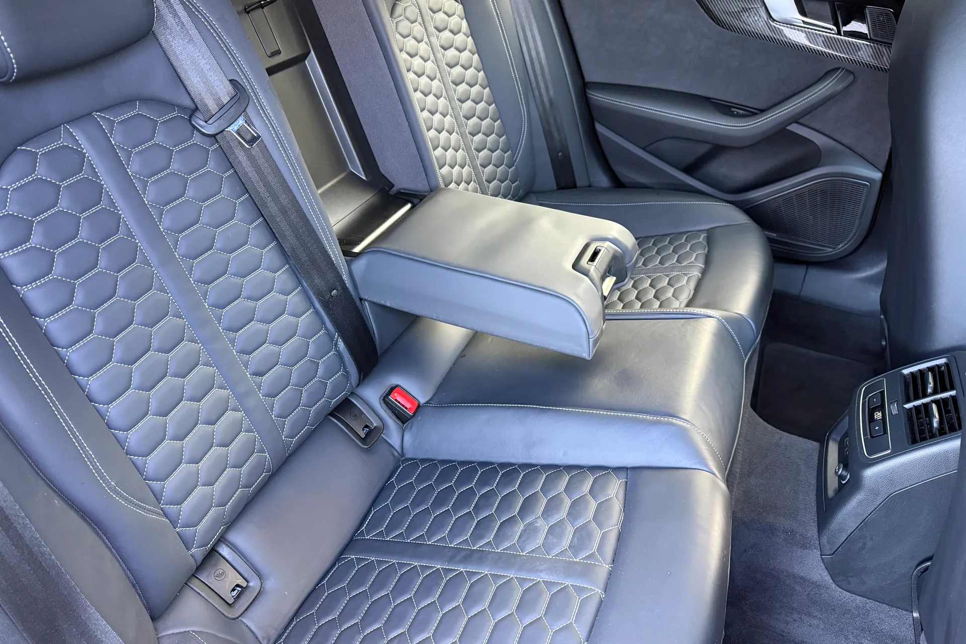 Audi RS5 thumbnail image number 27