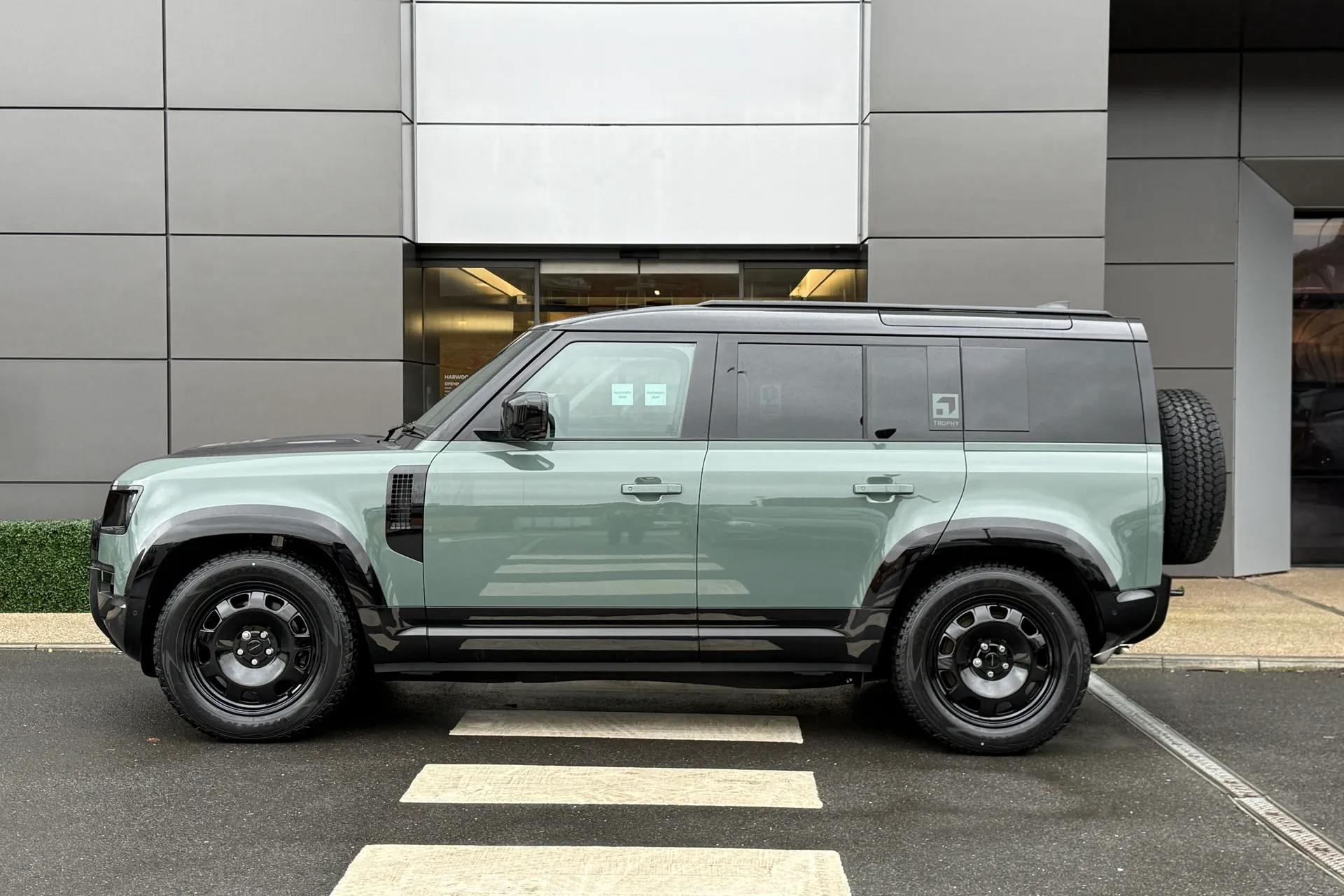 LAND ROVER Defender 110 thumbnail image number 6