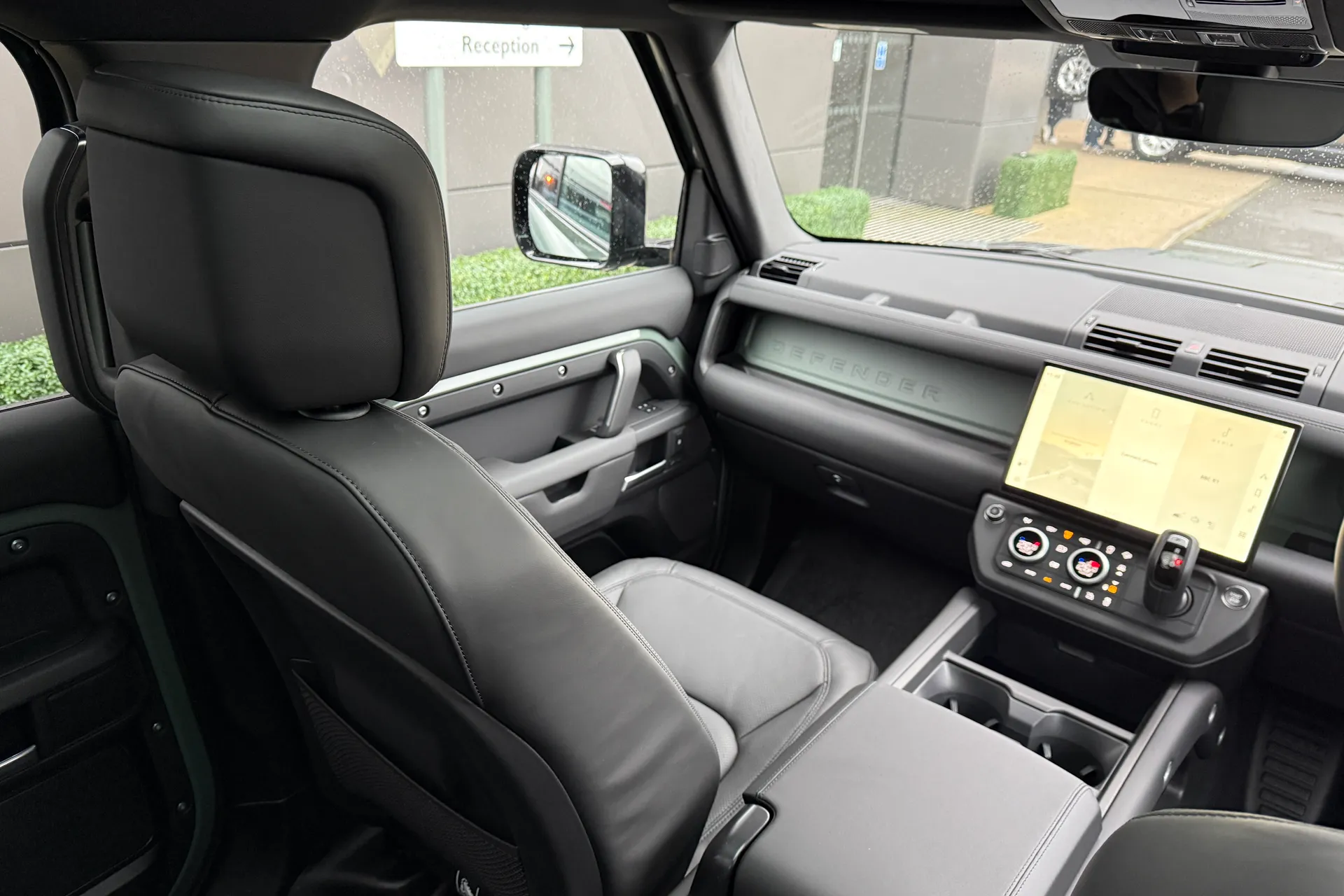 LAND ROVER Defender 110 thumbnail image number 52