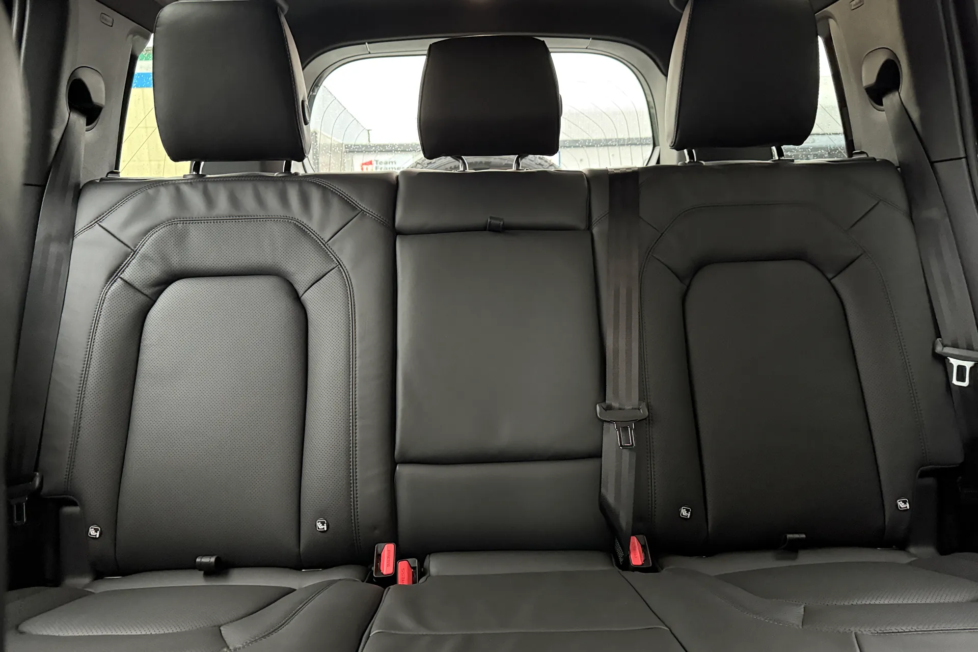 LAND ROVER Defender 110 thumbnail image number 49