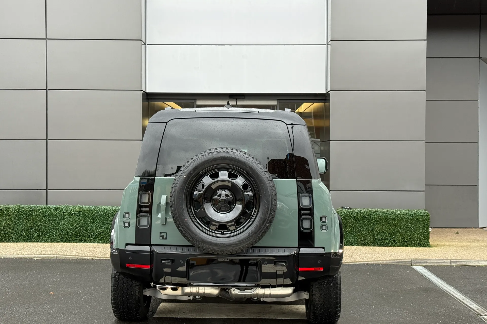 LAND ROVER Defender 110 thumbnail image number 13