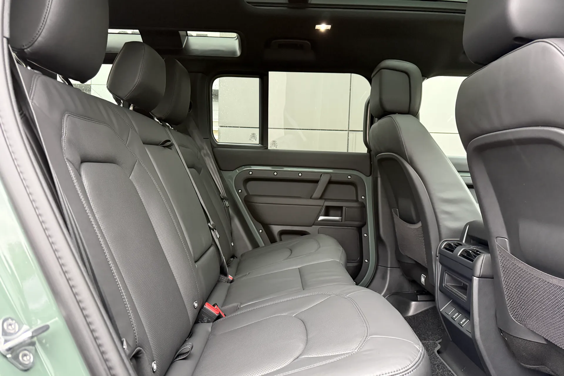 LAND ROVER Defender 110 thumbnail image number 48