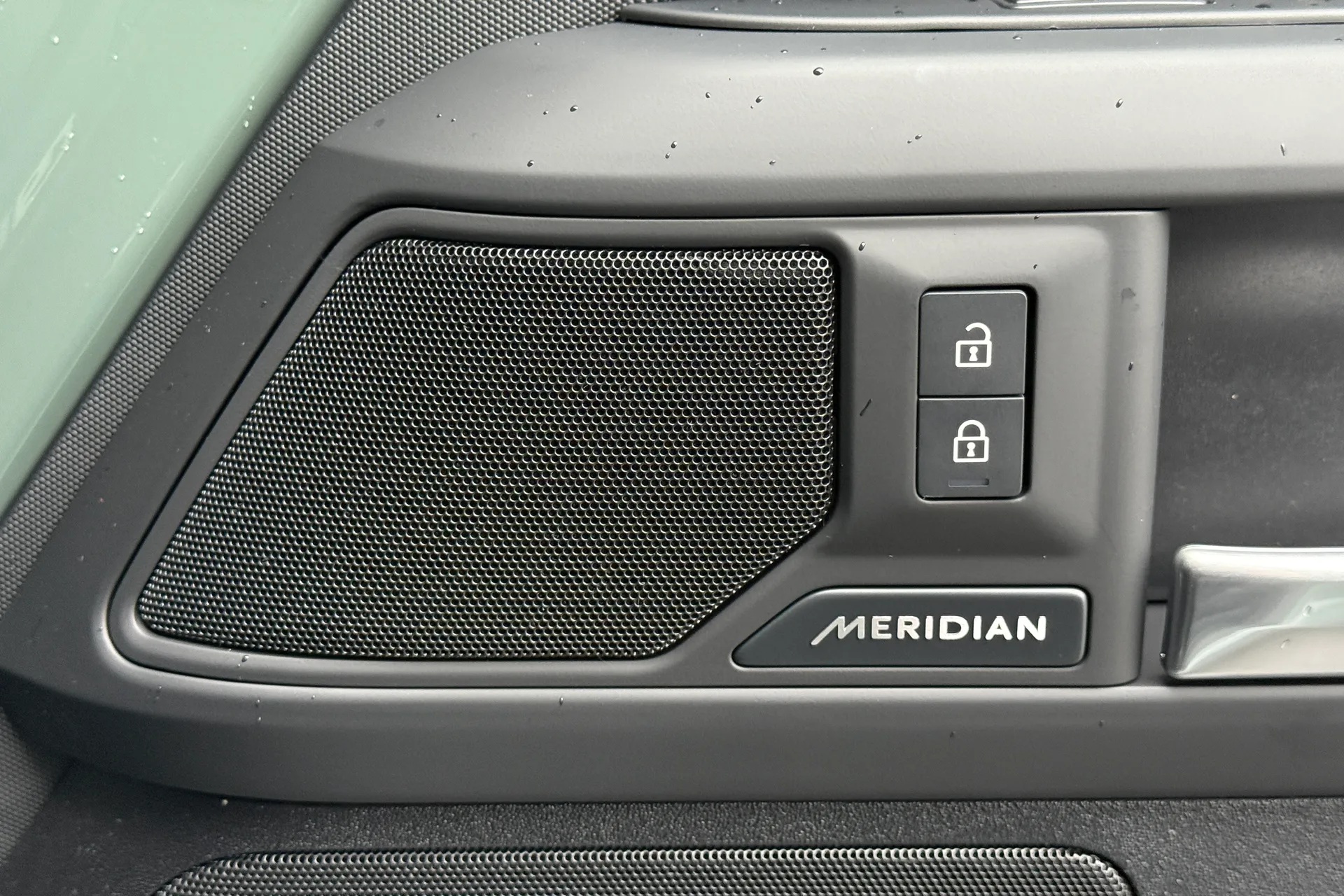 LAND ROVER Defender 110 thumbnail image number 27