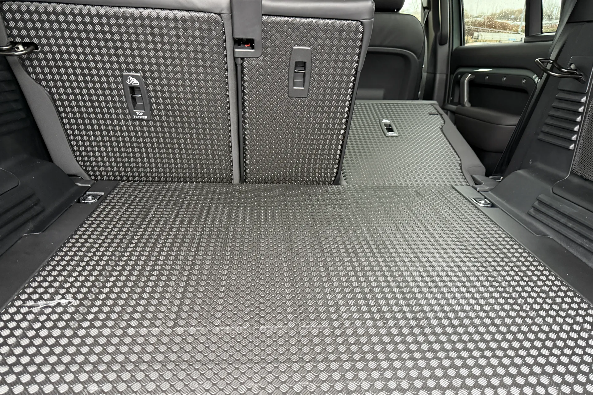 LAND ROVER Defender 110 thumbnail image number 46