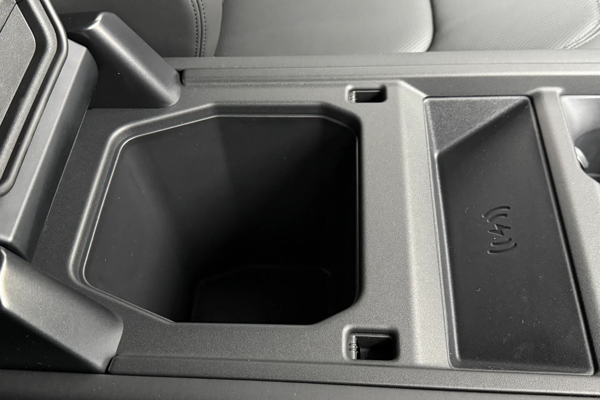 LAND ROVER Defender 110 thumbnail image number 60