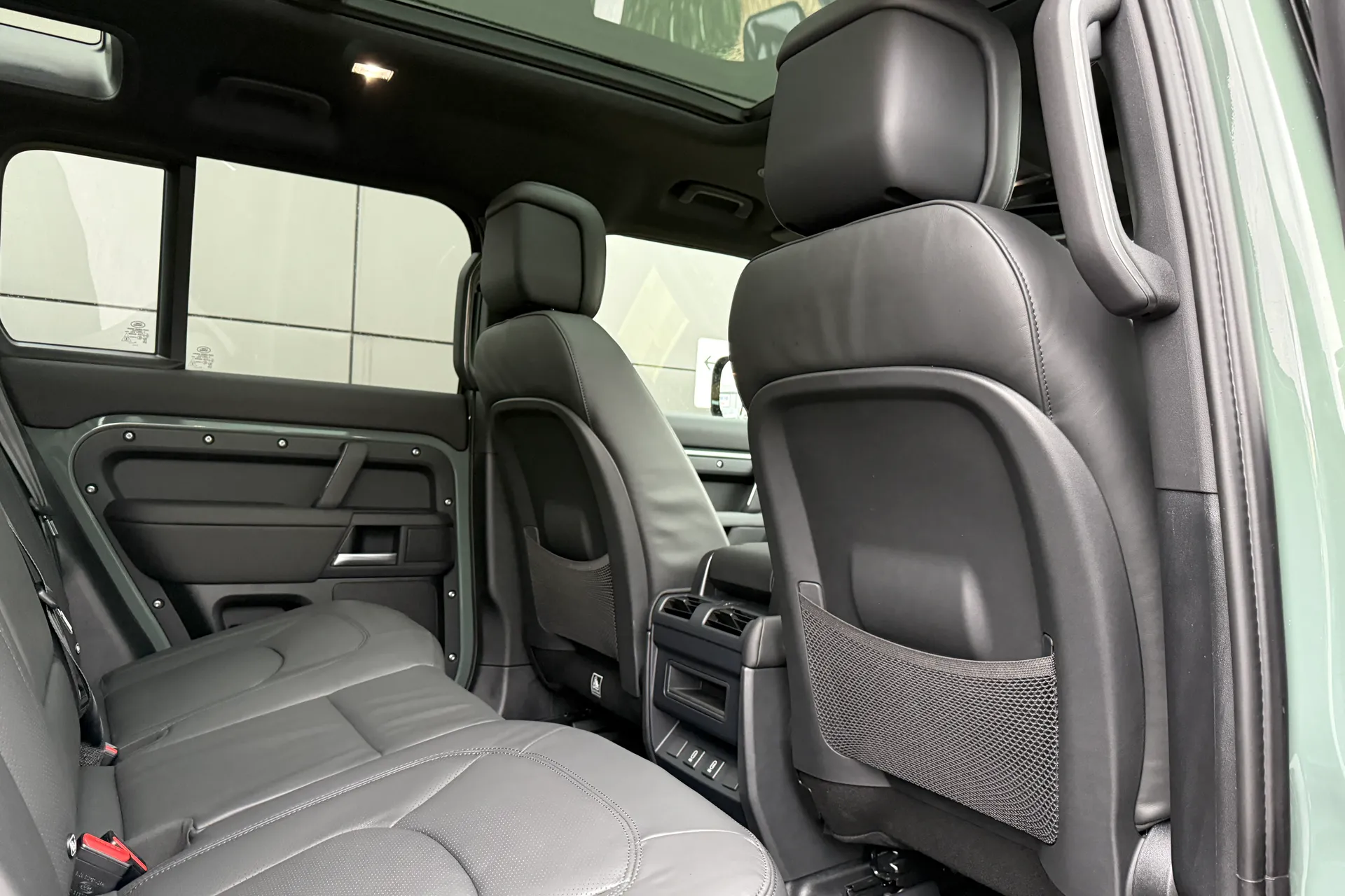 LAND ROVER Defender 110 thumbnail image number 47