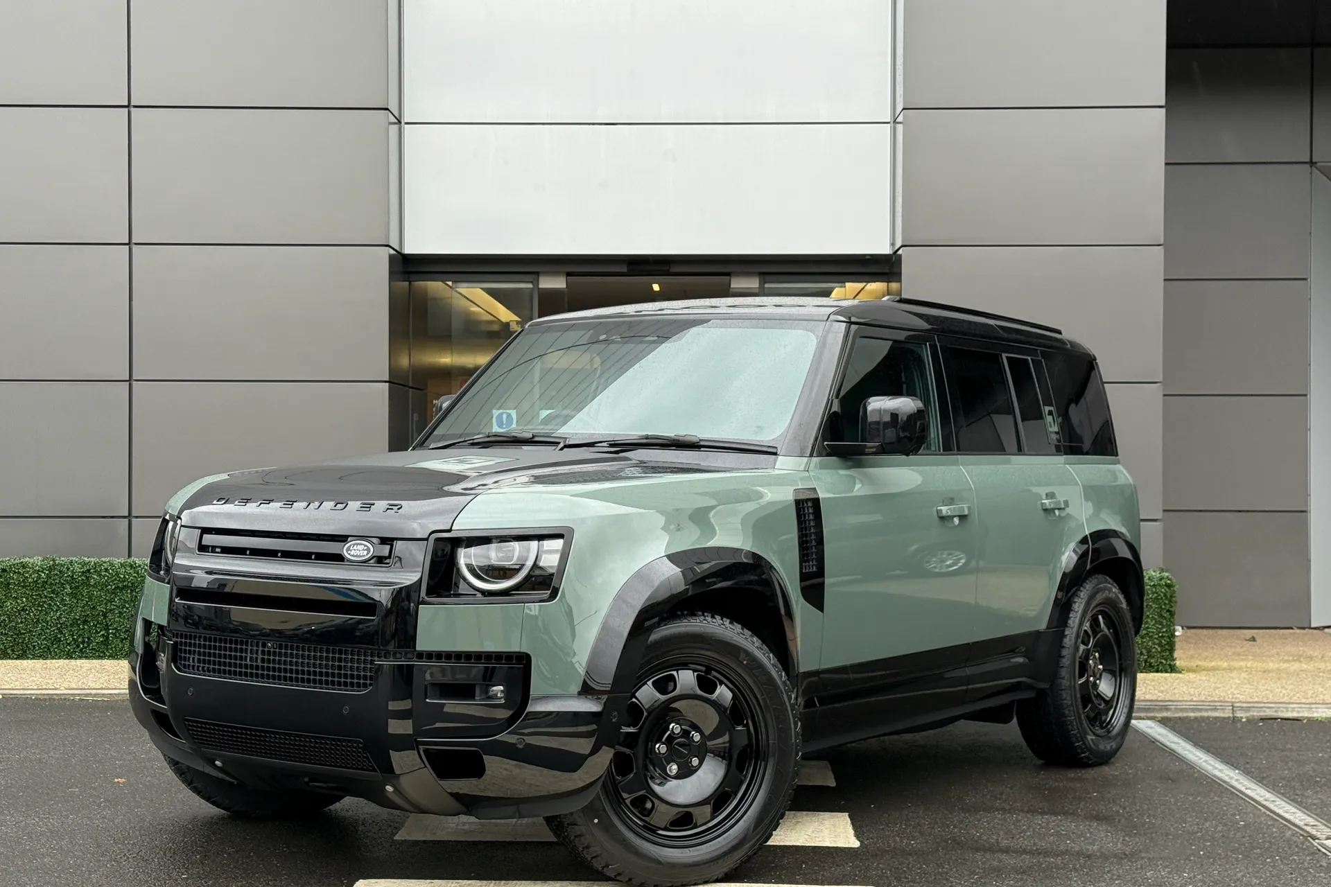 LAND ROVER Defender 110 thumbnail image number 7