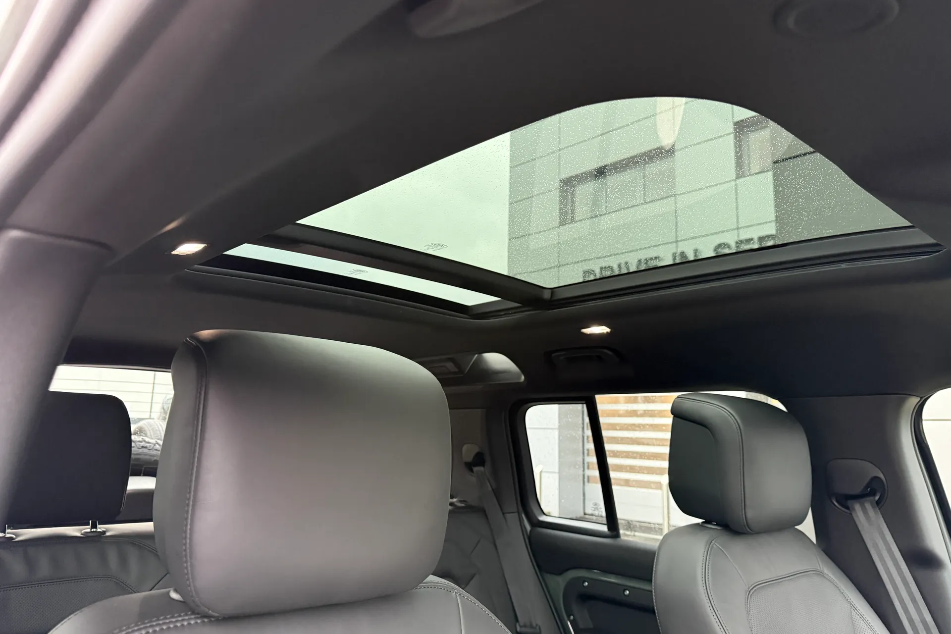 LAND ROVER Defender 110 thumbnail image number 16