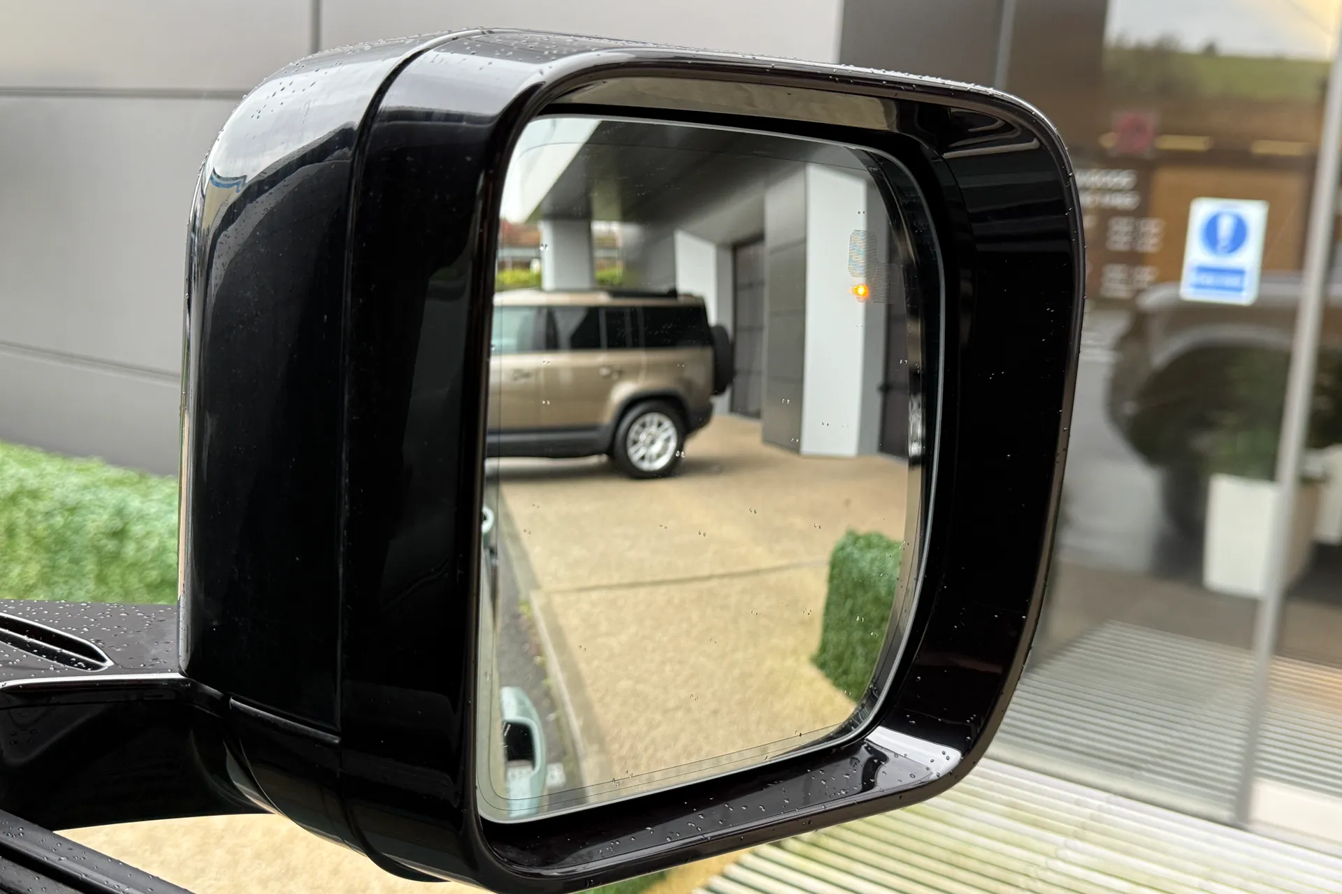 LAND ROVER Defender 110 thumbnail image number 8