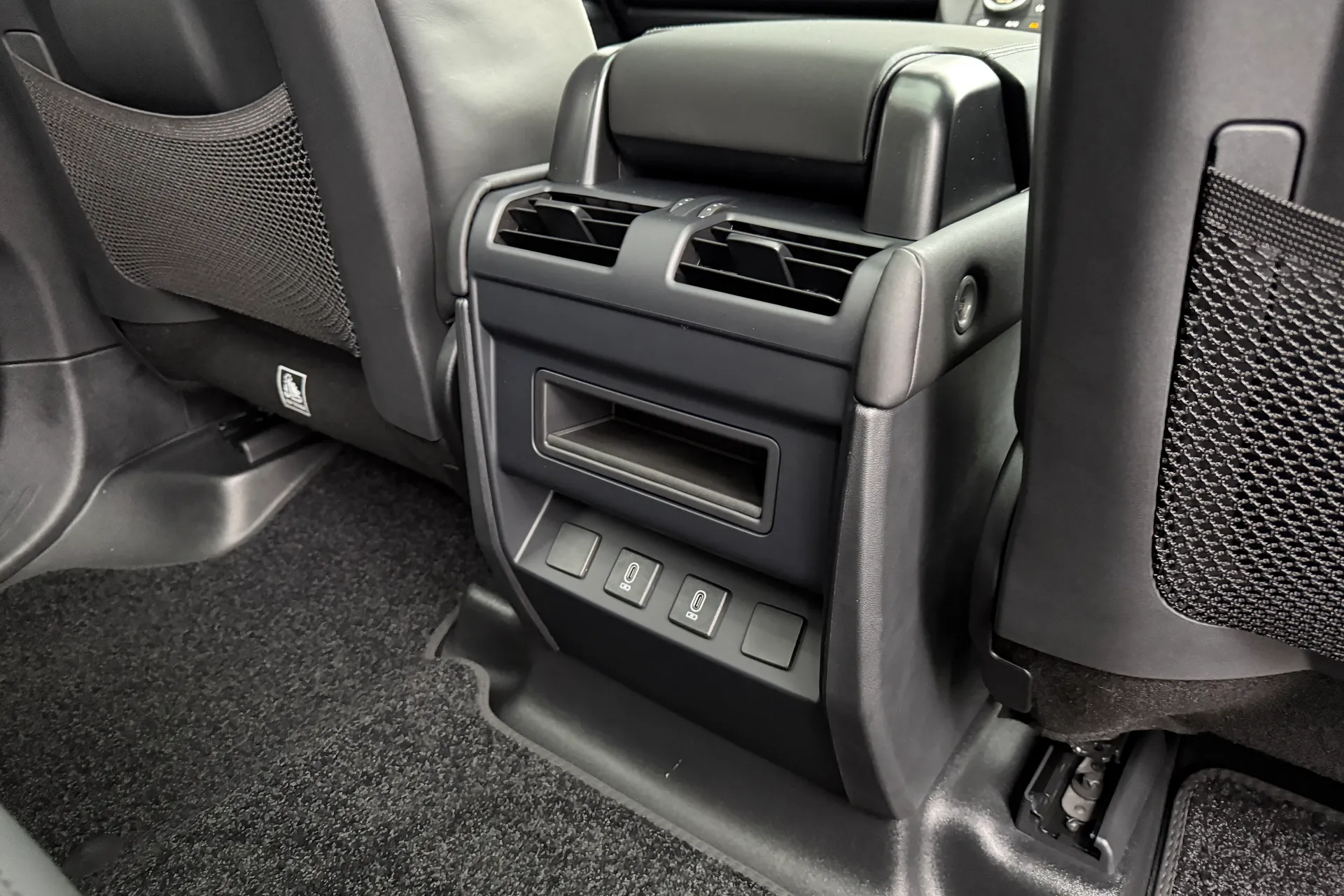 LAND ROVER Defender 110 thumbnail image number 51