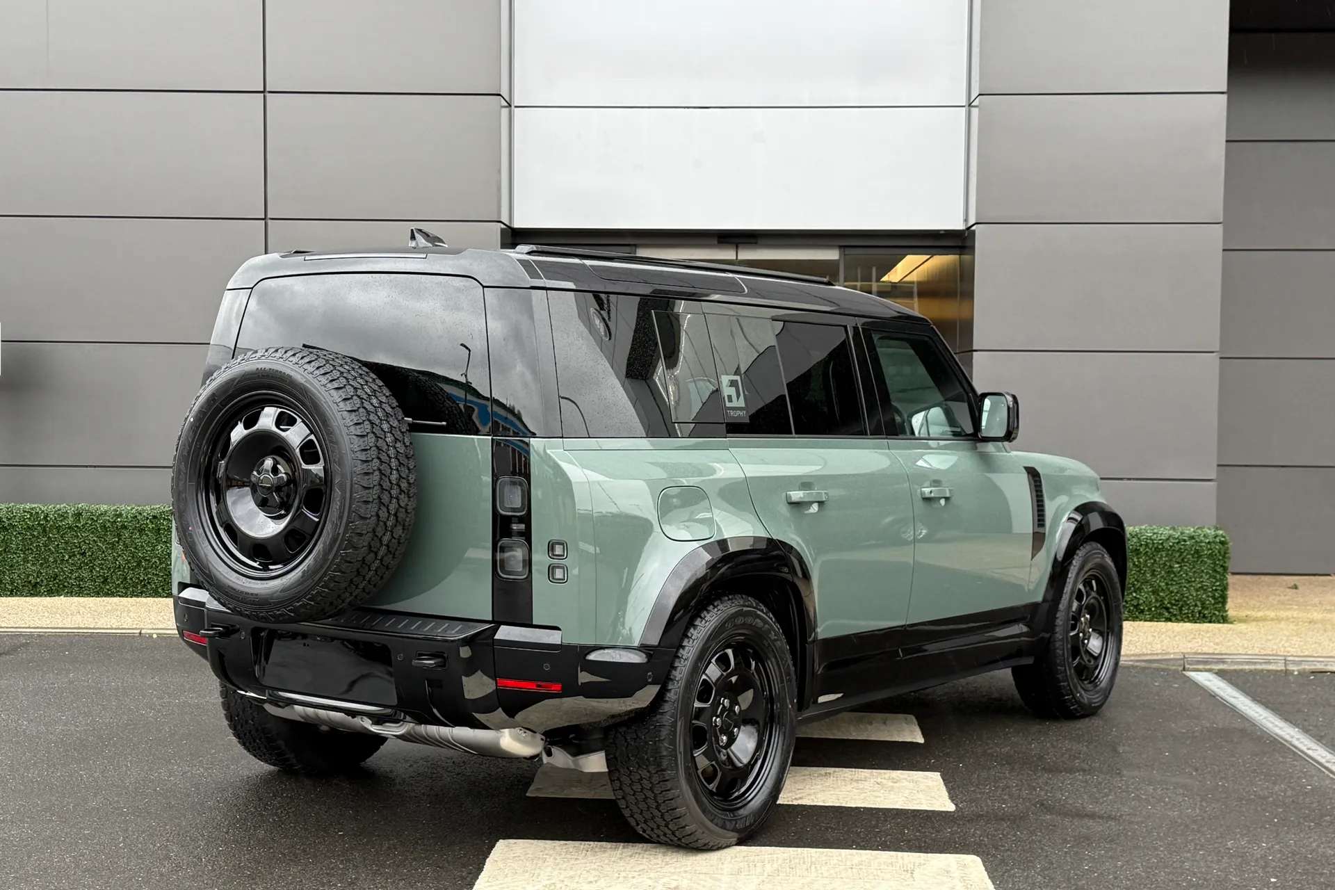 LAND ROVER Defender 110 thumbnail image number 10