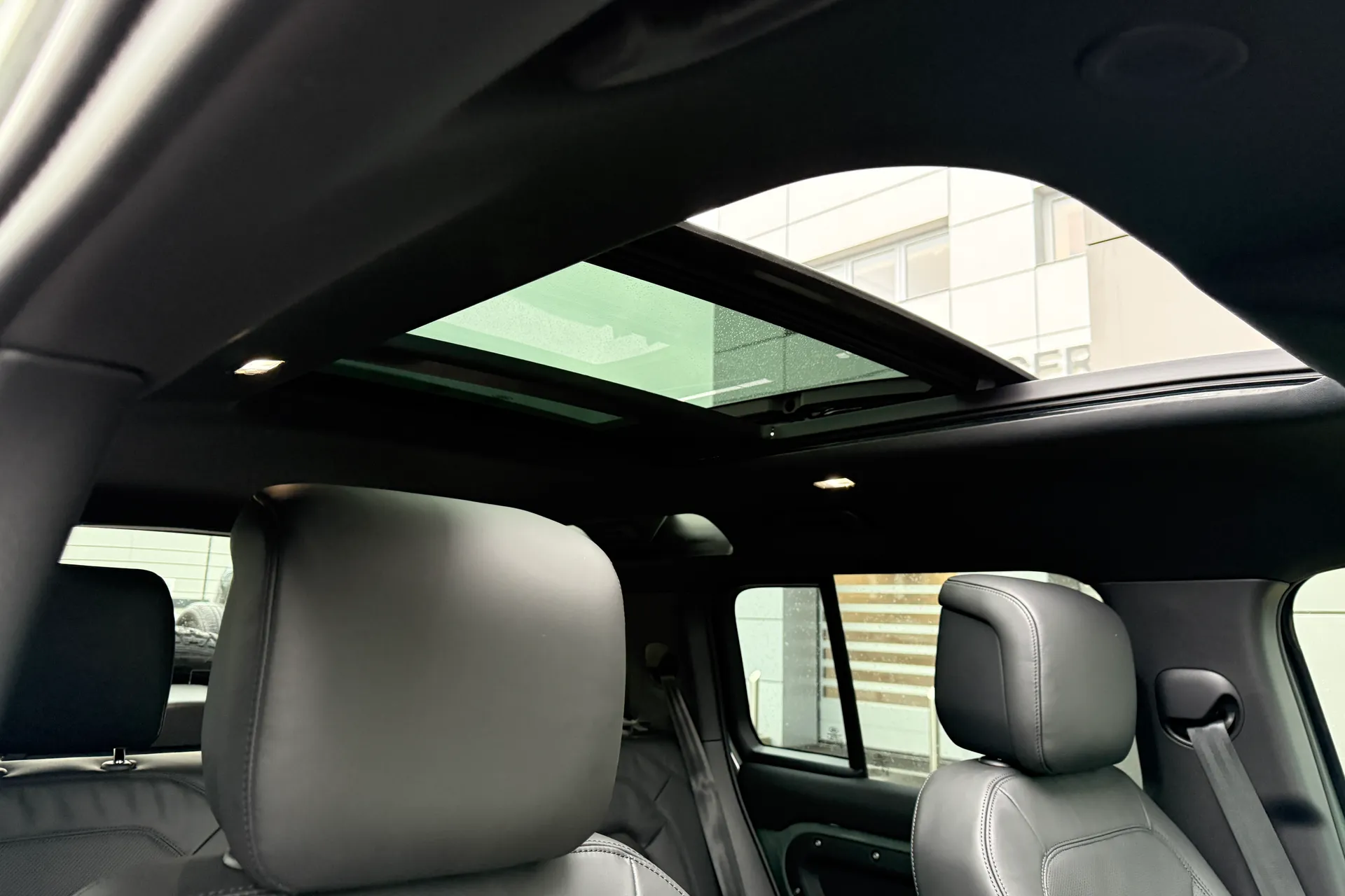 LAND ROVER Defender 110 thumbnail image number 17