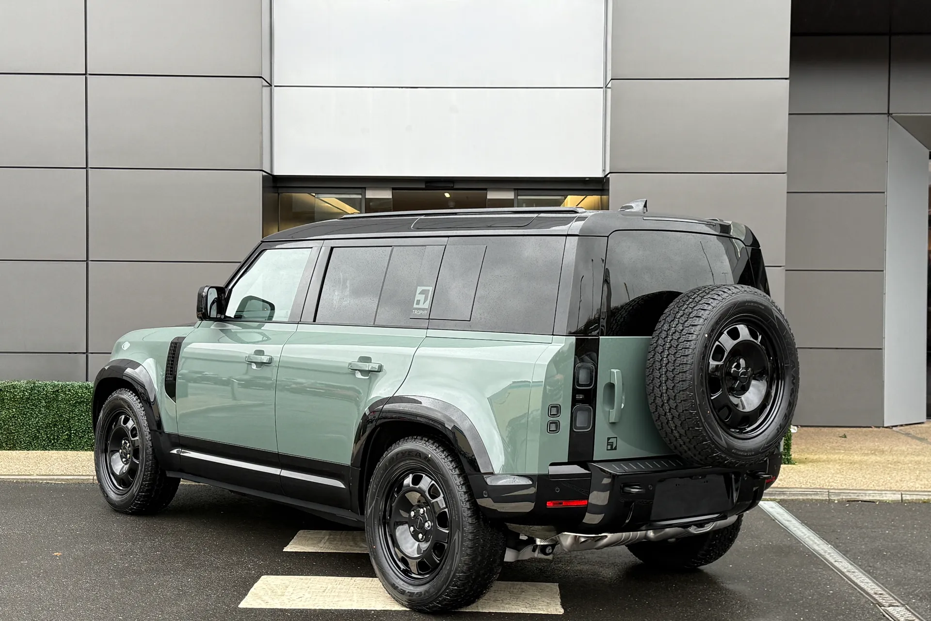 LAND ROVER Defender 110 thumbnail image number 14