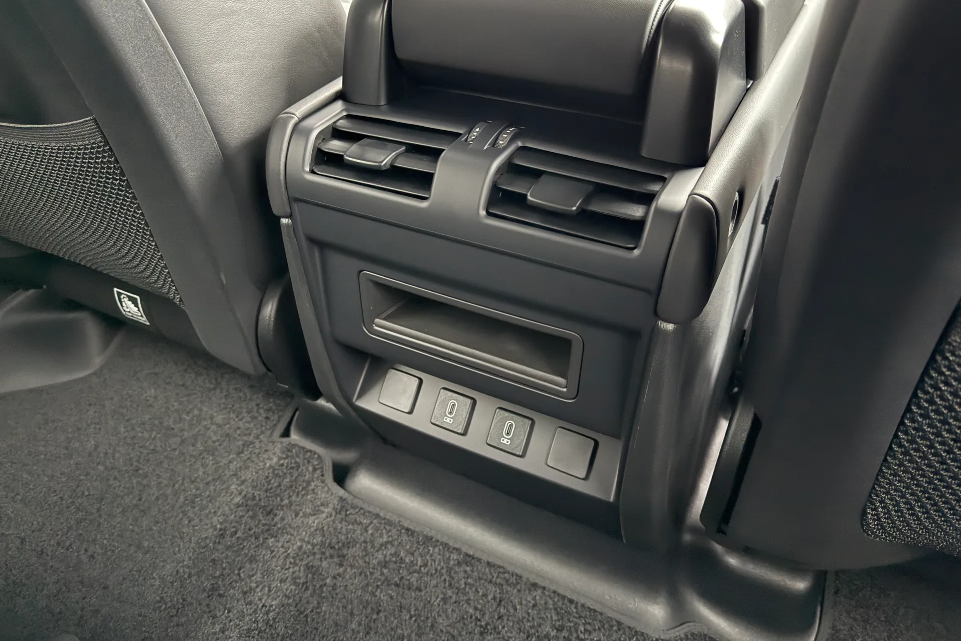 LAND ROVER Defender 110 thumbnail image number 50