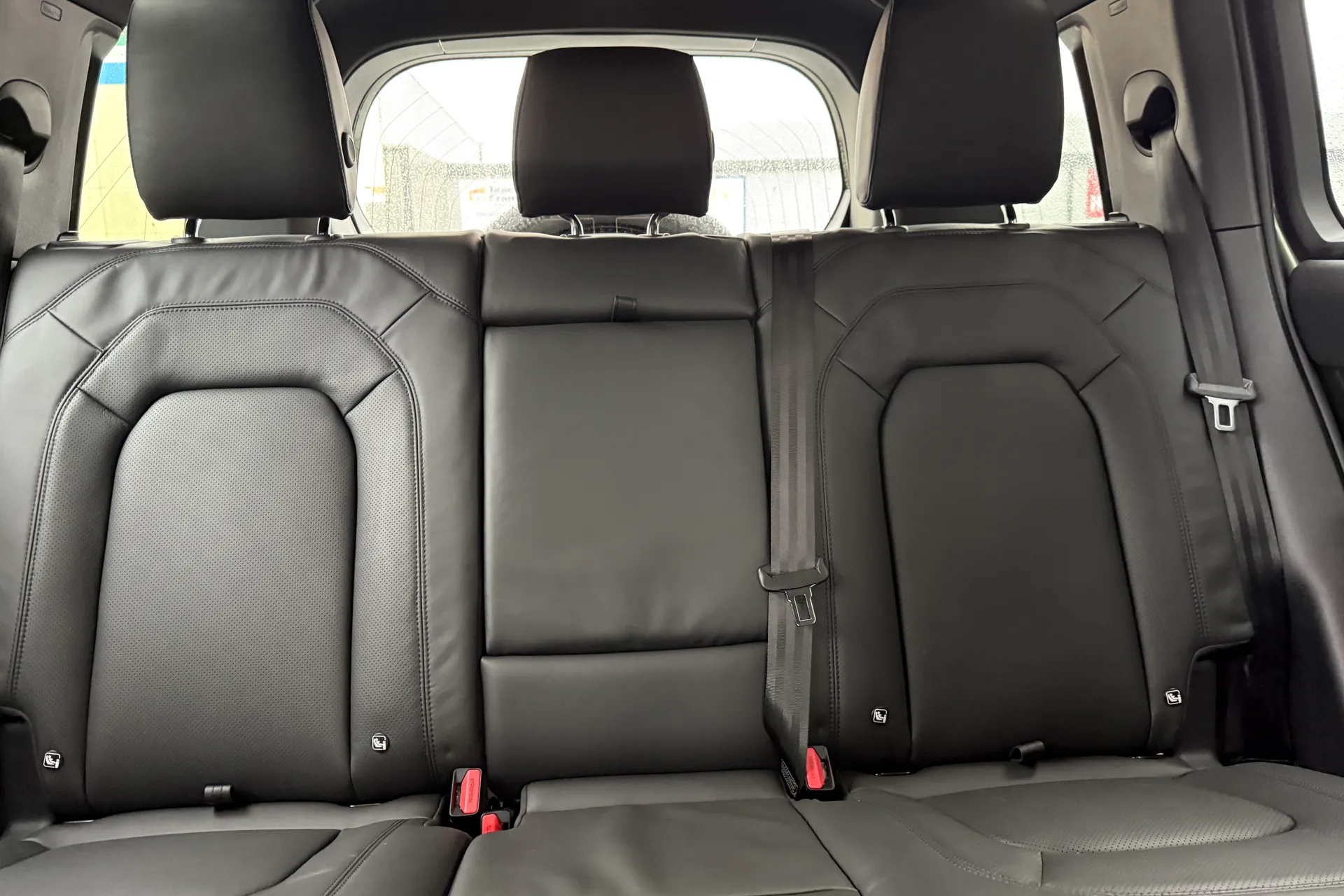 LAND ROVER Defender 110 thumbnail image number 47