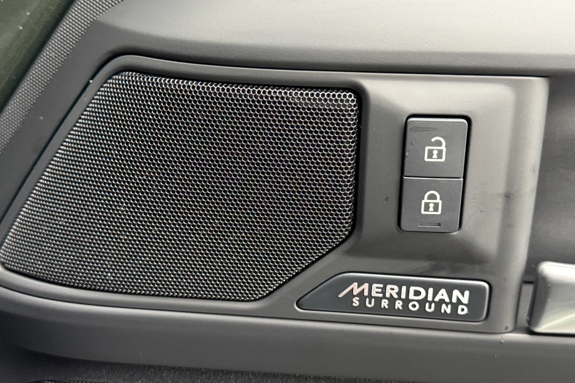 LAND ROVER Defender 110 thumbnail image number 44