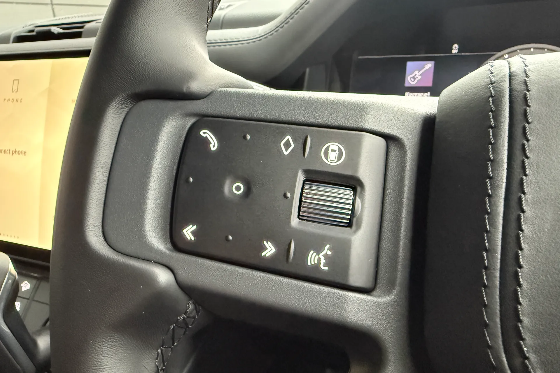 LAND ROVER Defender 110 thumbnail image number 30