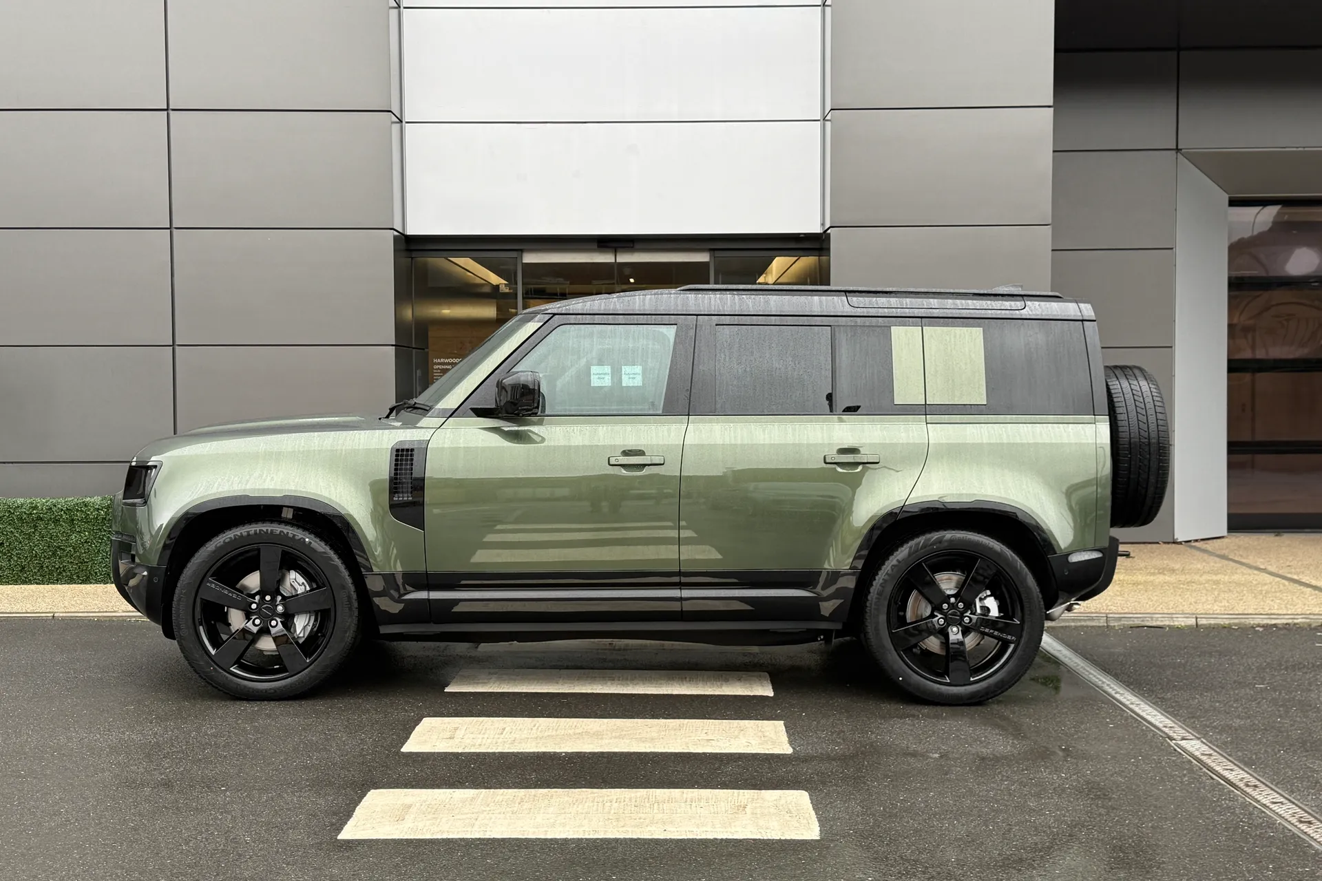 LAND ROVER Defender 110 thumbnail image number 10