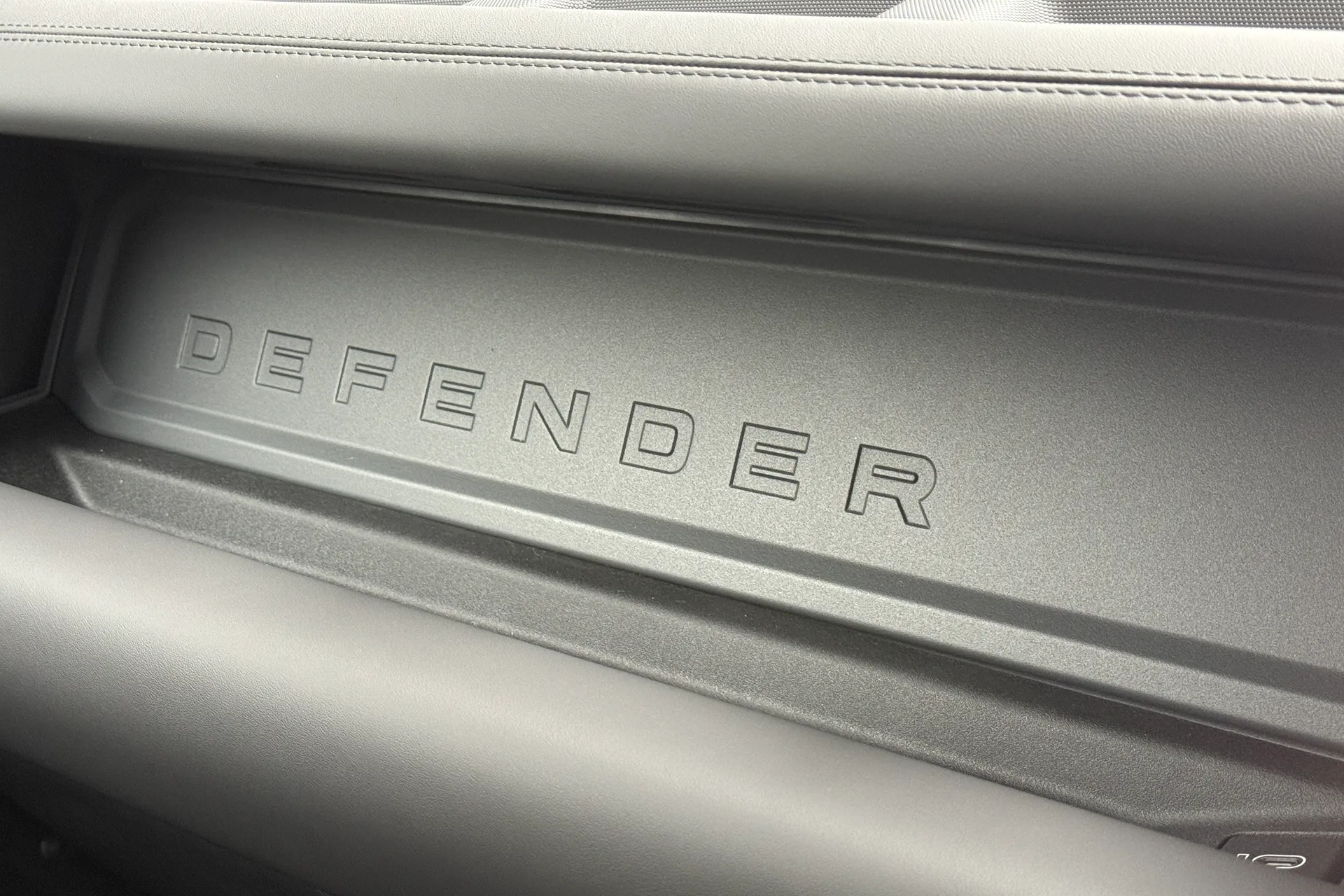 LAND ROVER Defender 110 thumbnail image number 42