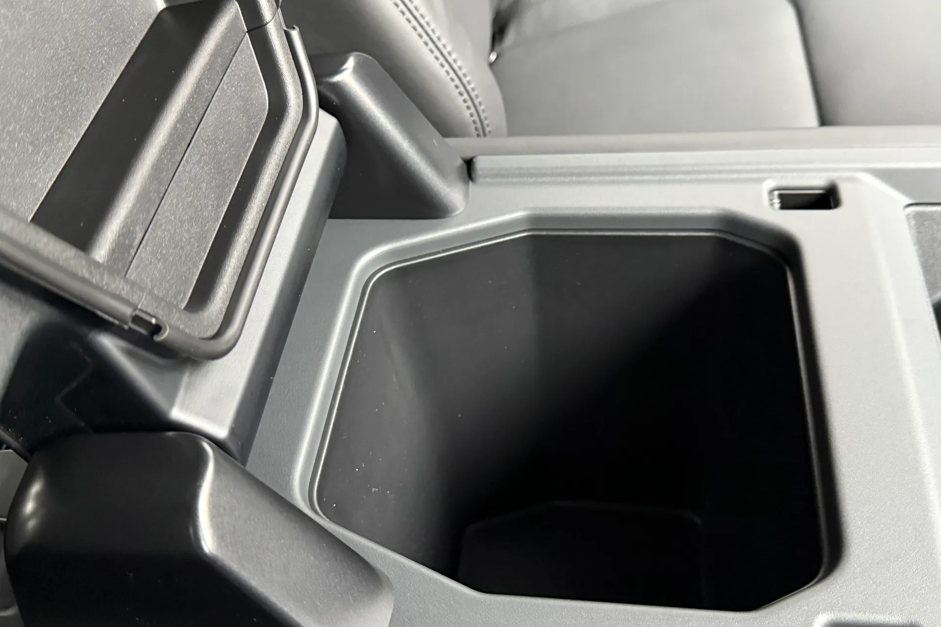 LAND ROVER Defender 110 thumbnail image number 35