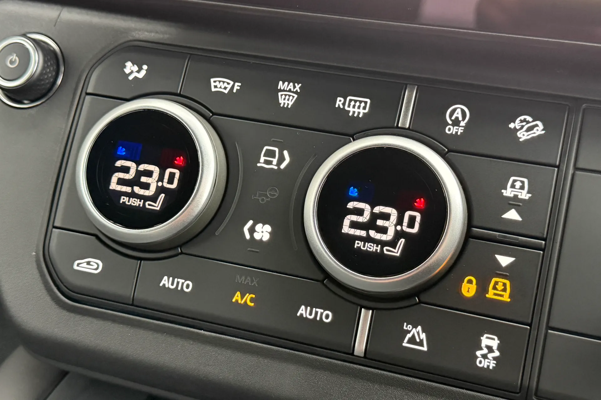 LAND ROVER Defender 110 thumbnail image number 36