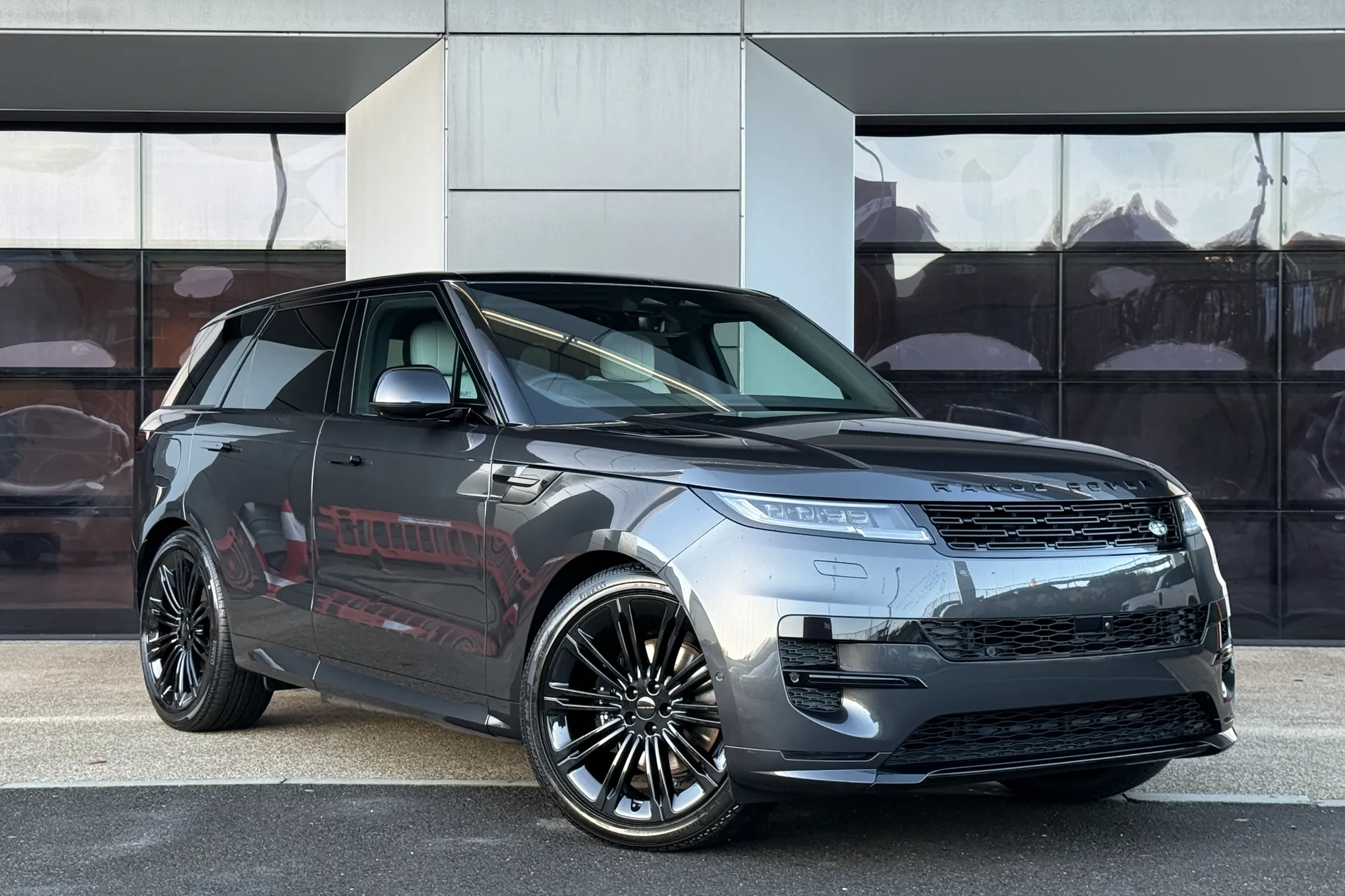 LAND ROVER RANGE ROVER SPORT focused image