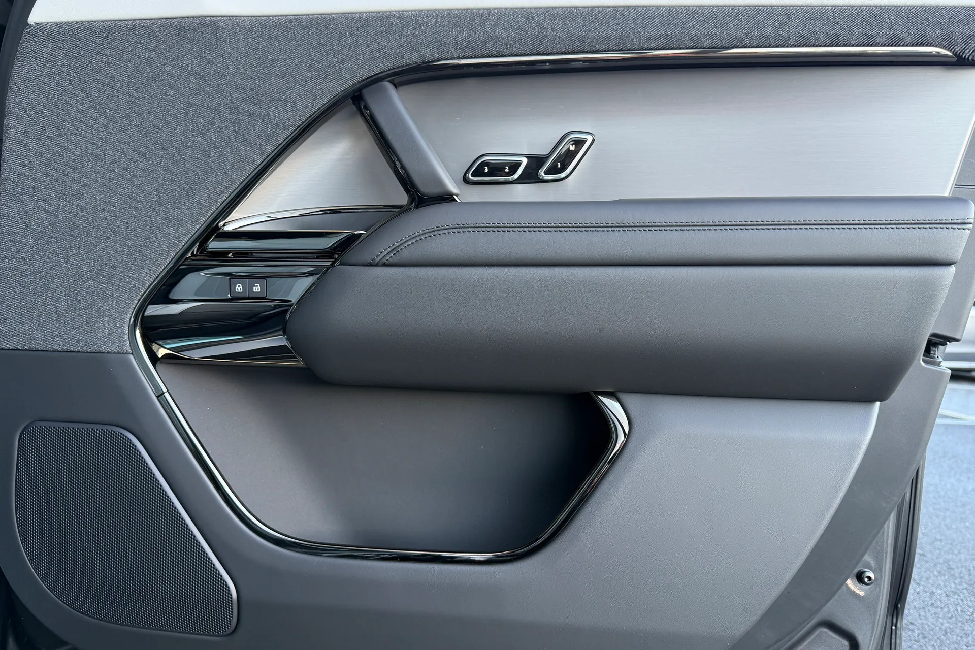 LAND ROVER RANGE ROVER SPORT thumbnail image number 19