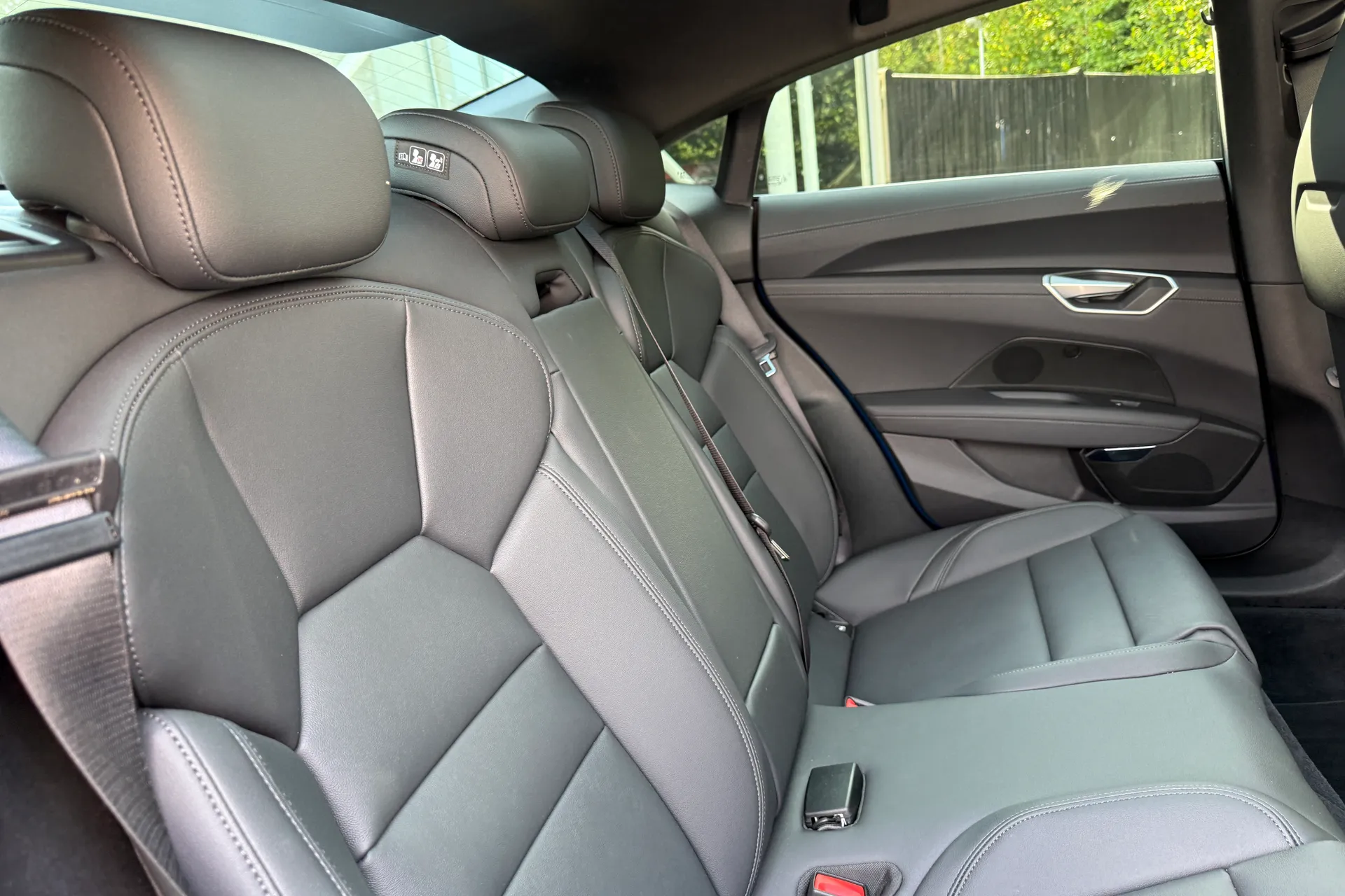 Audi e-tron GT thumbnail image number 33