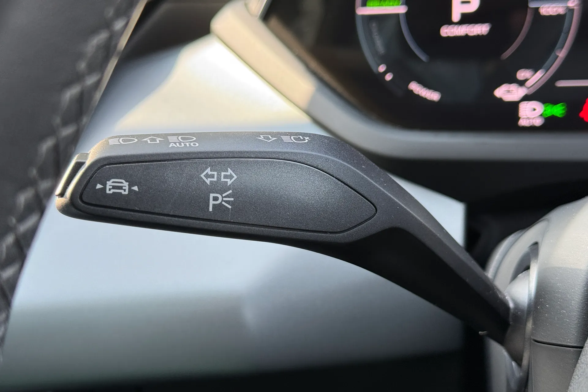 Audi e-tron GT thumbnail image number 21