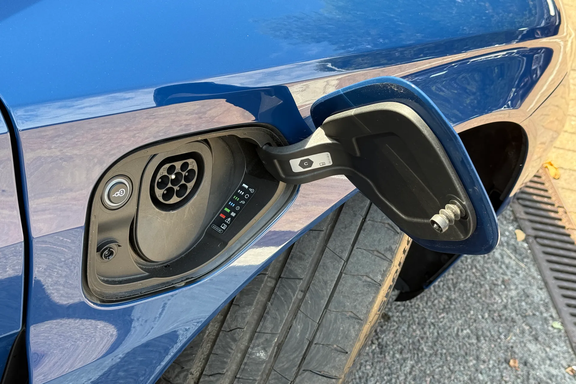 Audi e-tron GT thumbnail image number 13