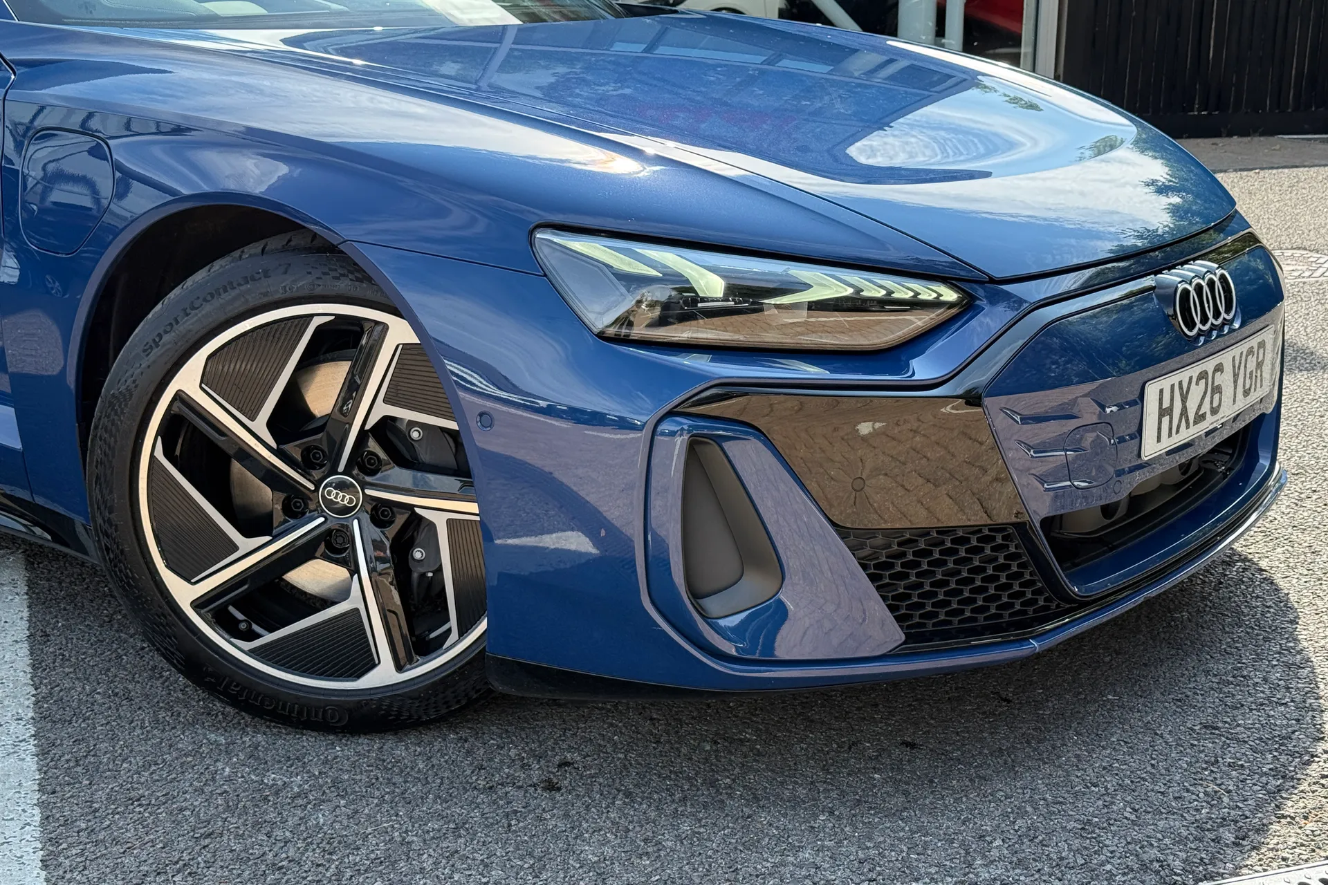Audi e-tron GT thumbnail image number 12