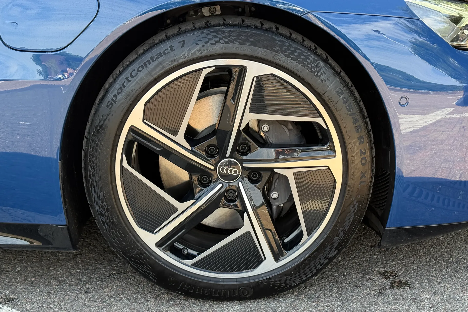 Audi e-tron GT thumbnail image number 32