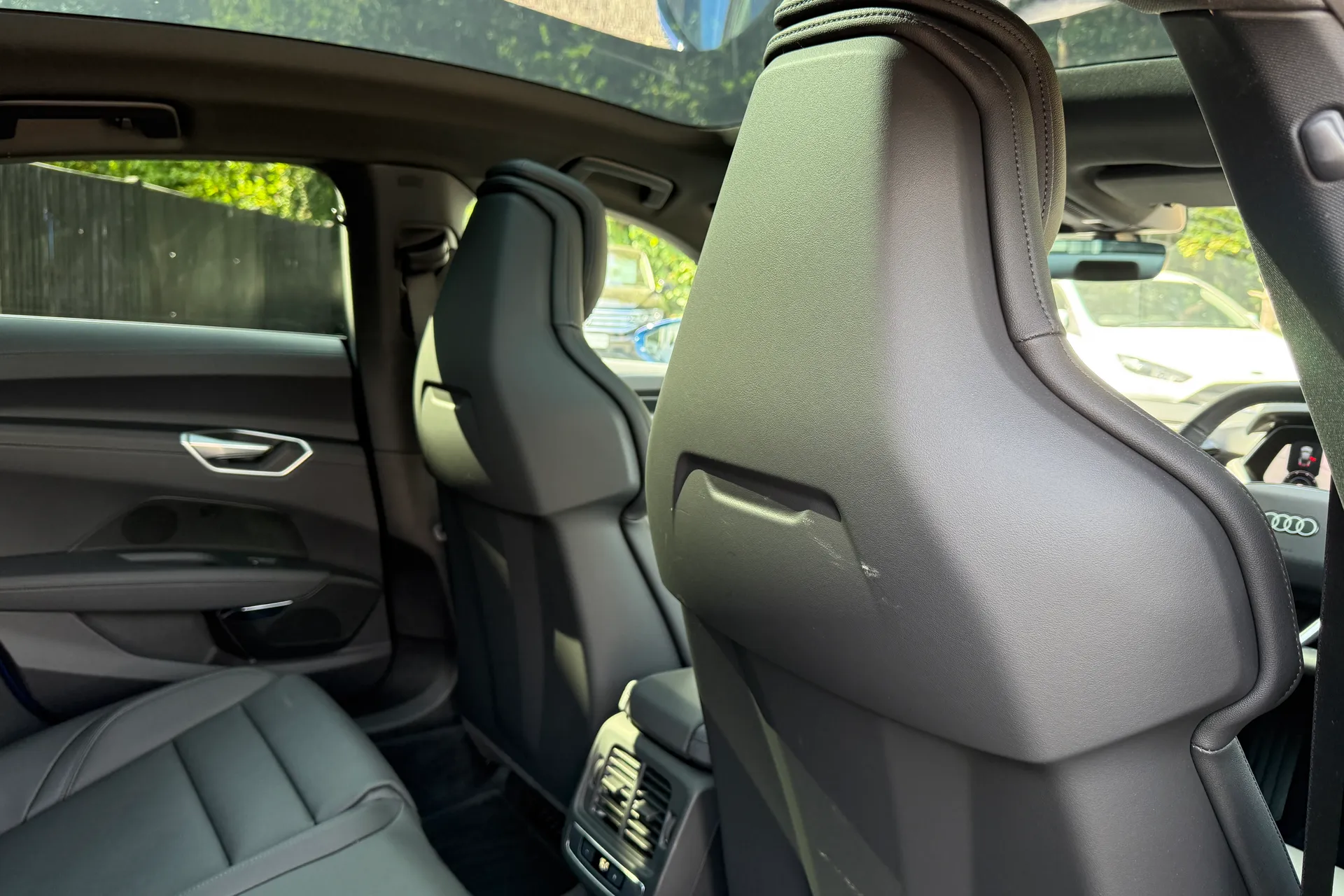 Audi e-tron GT thumbnail image number 35