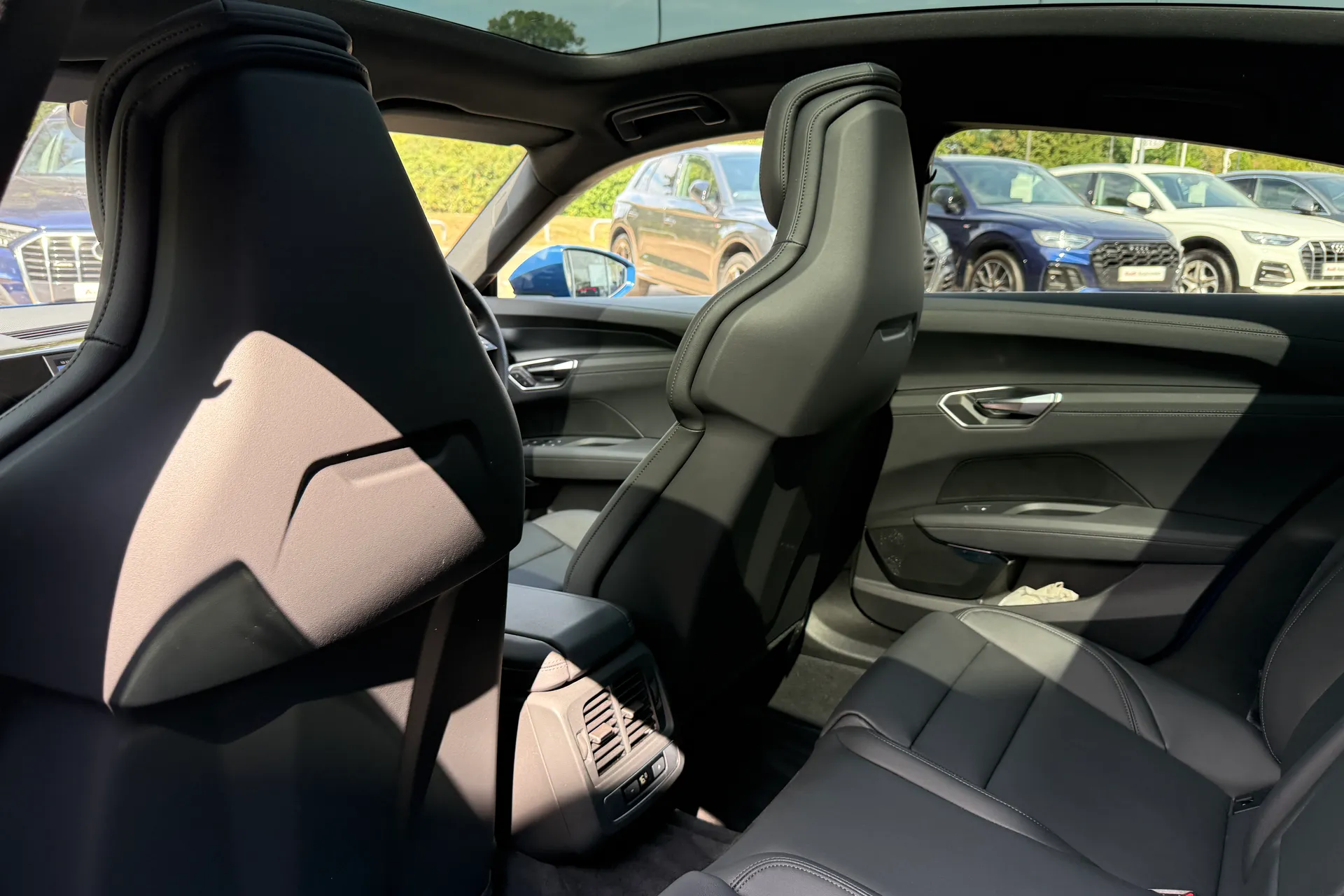 Audi e-tron GT thumbnail image number 46