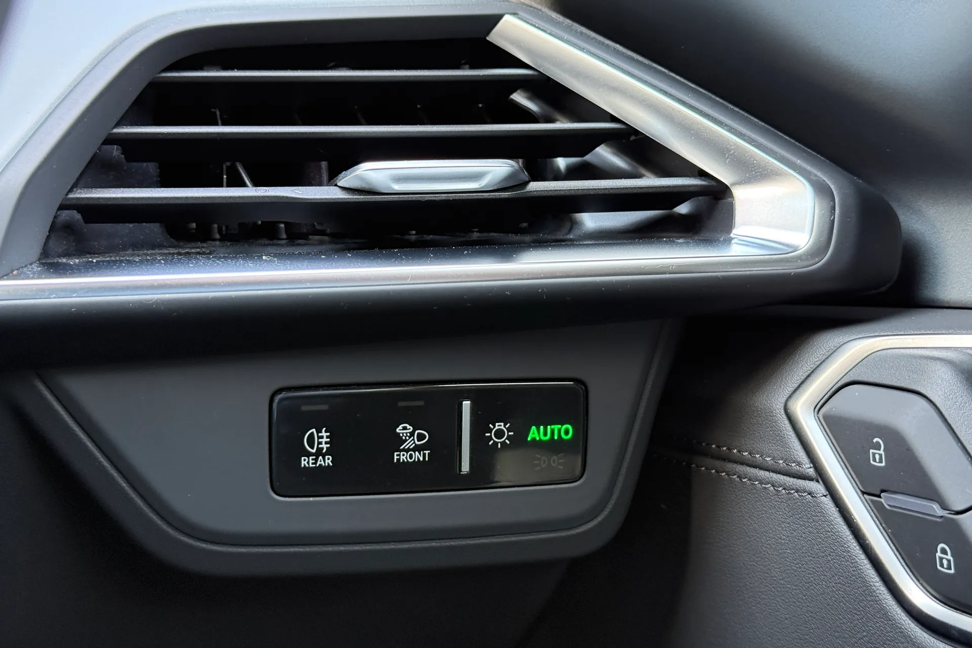 Audi e-tron GT thumbnail image number 23