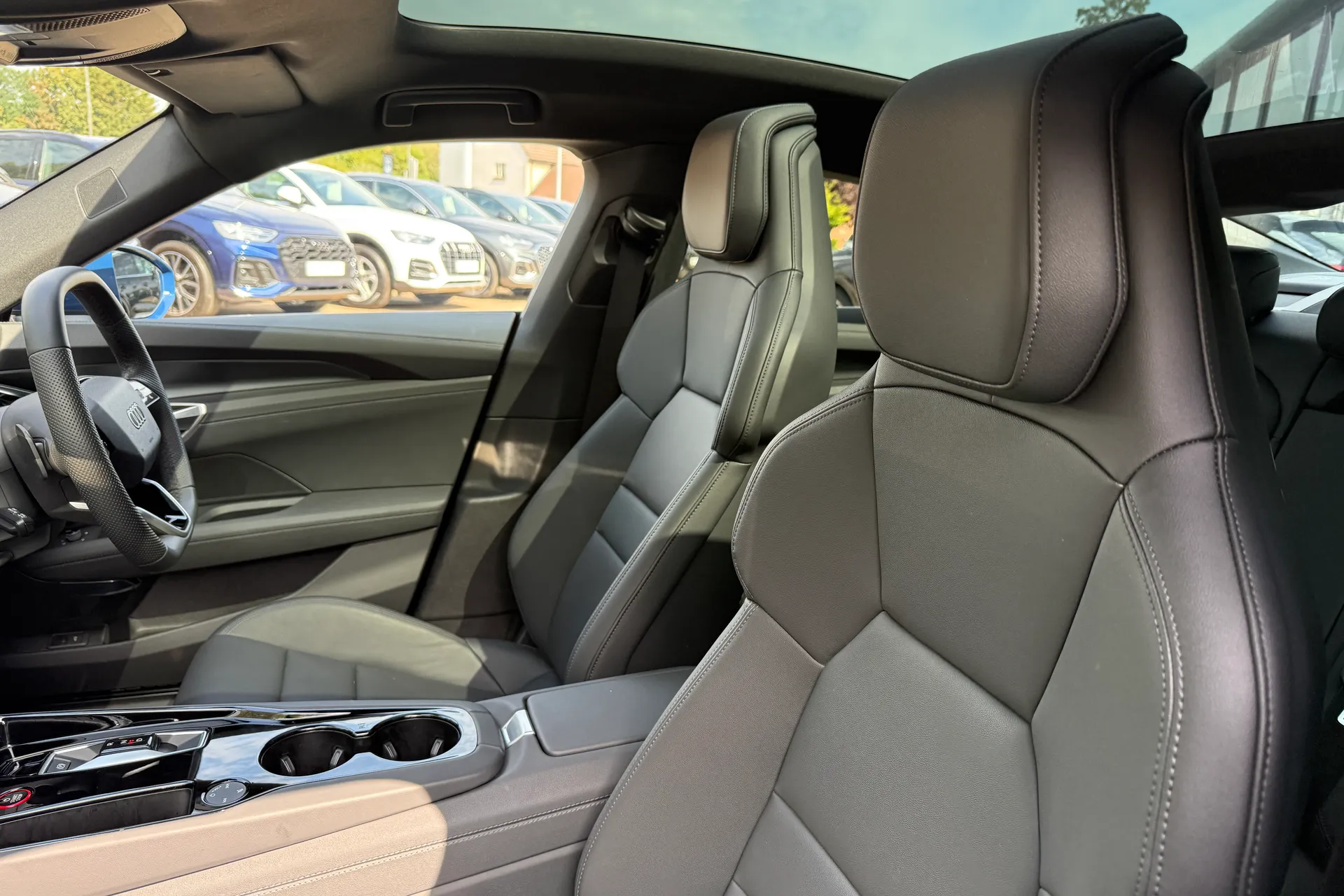 Audi e-tron GT thumbnail image number 50