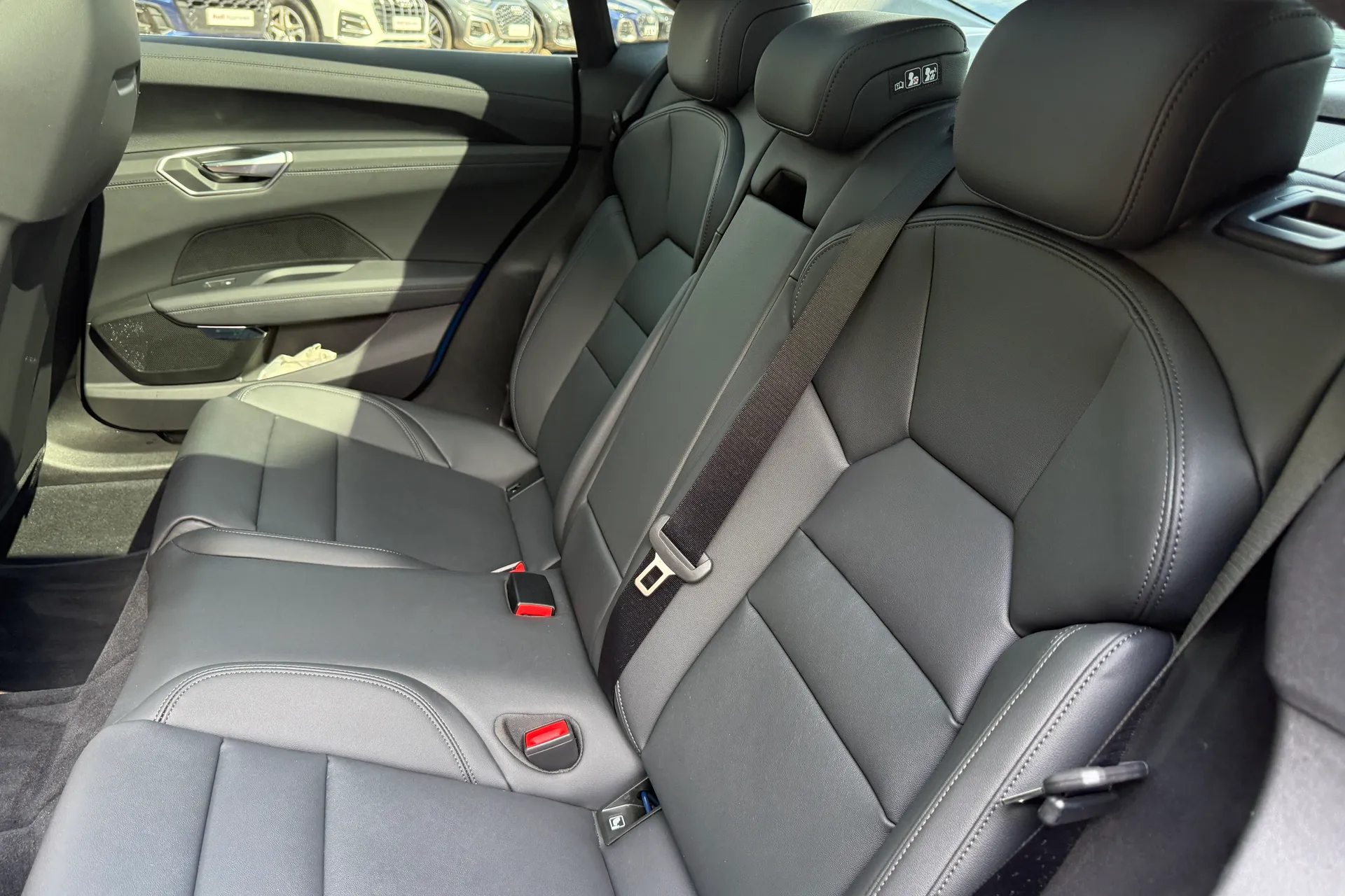 Audi e-tron GT thumbnail image number 47