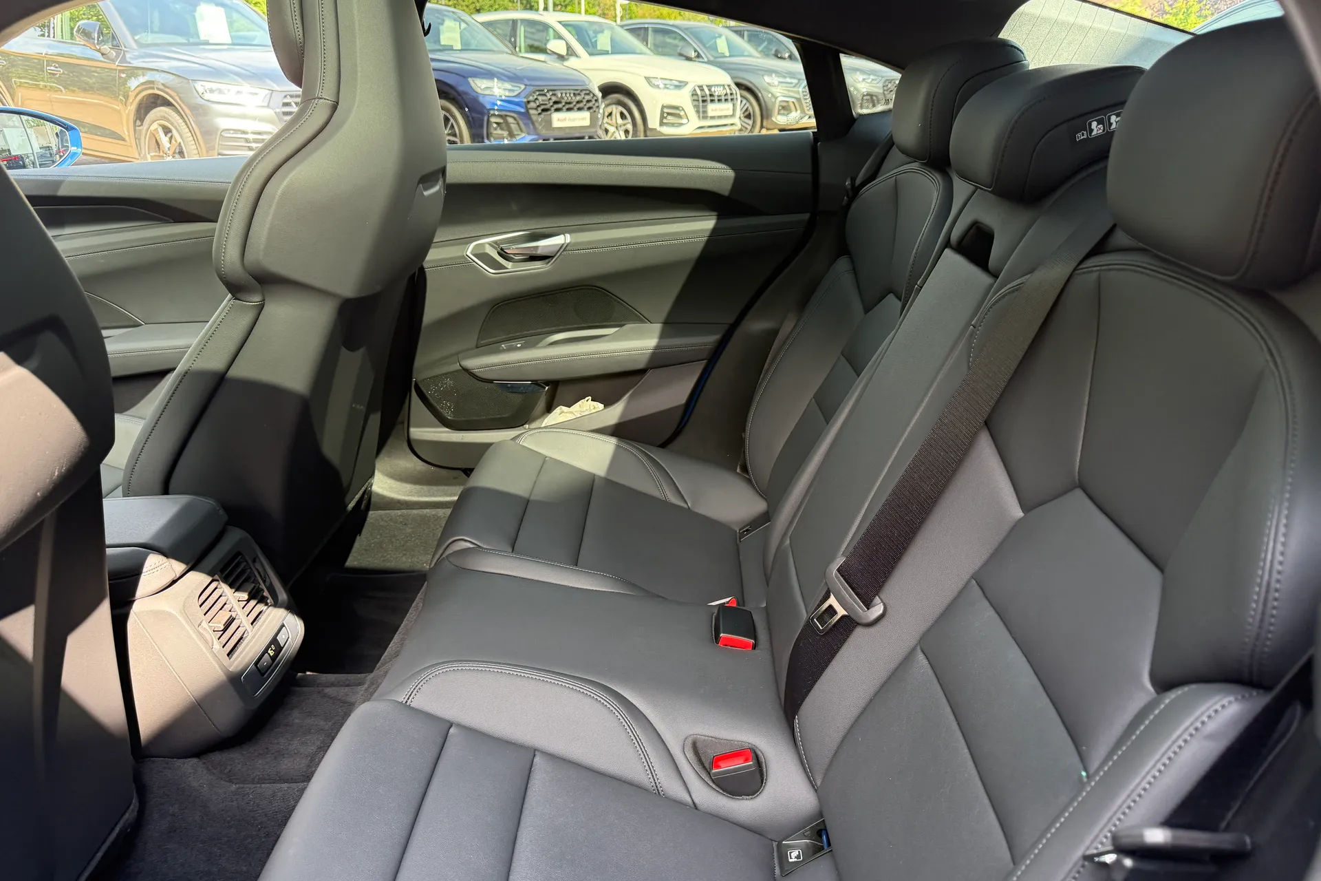 Audi e-tron GT thumbnail image number 48