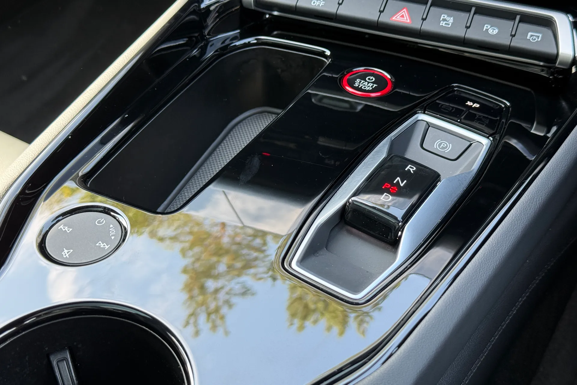 Audi e-tron GT thumbnail image number 25