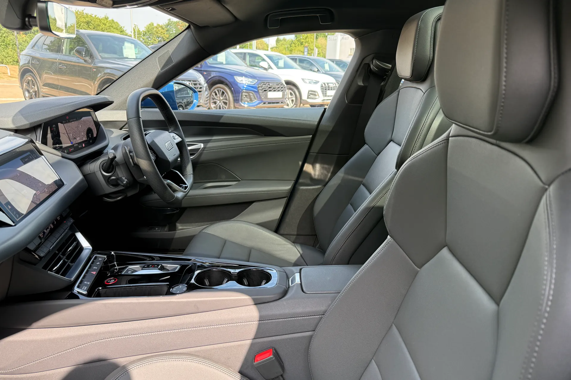 Audi e-tron GT thumbnail image number 51