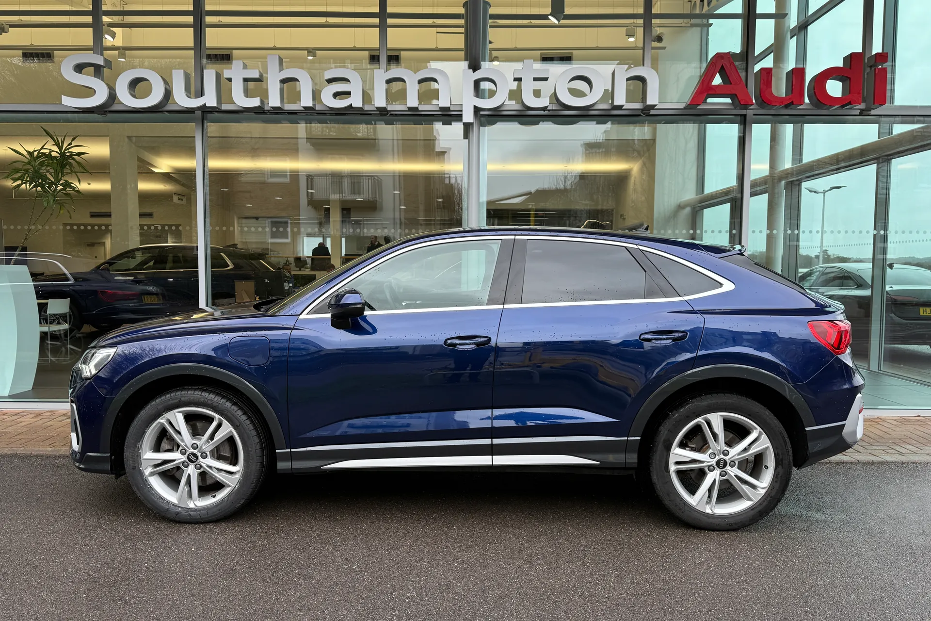Audi Q3 thumbnail image number 52
