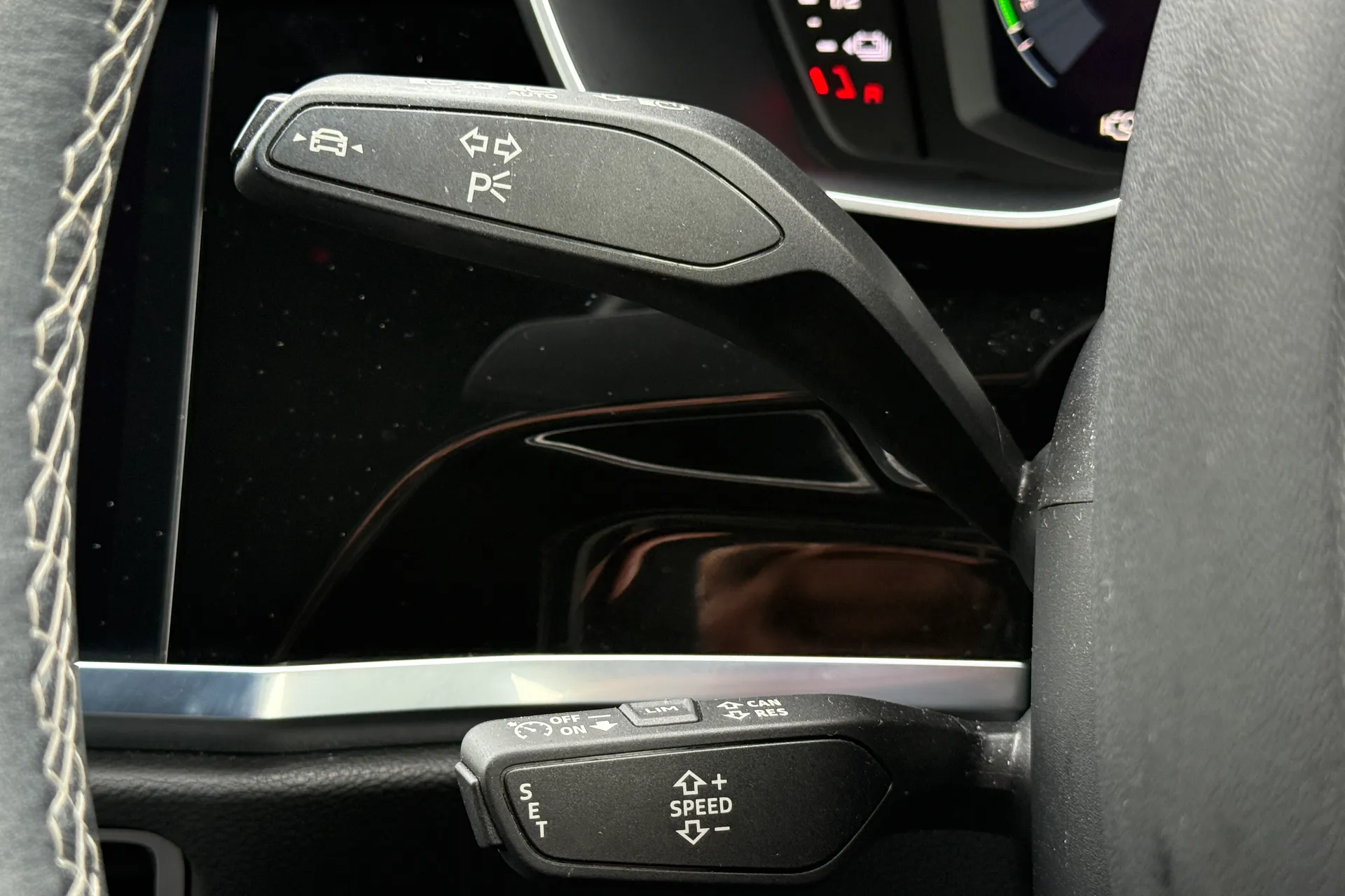 Audi Q3 thumbnail image number 16