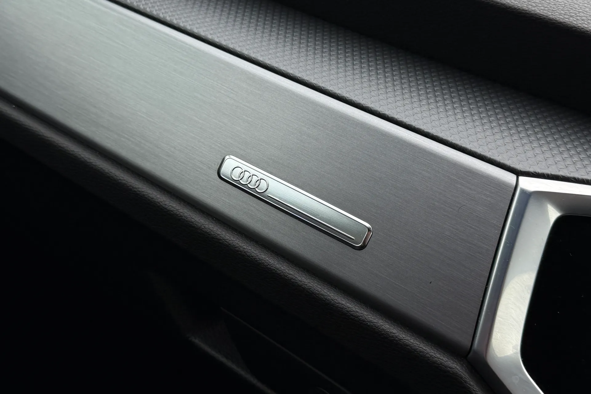 Audi Q3 thumbnail image number 23